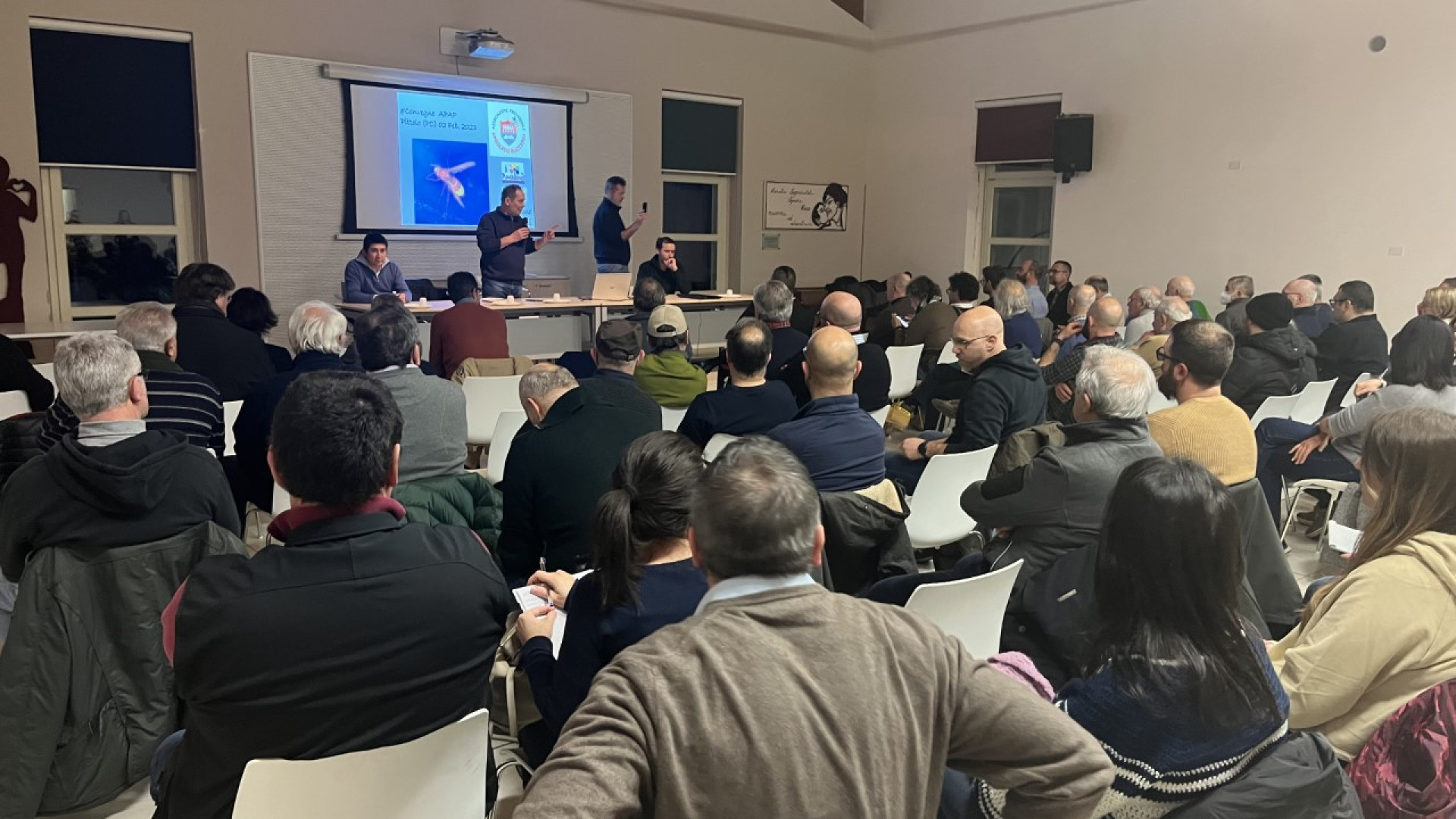 In centinaia pronti alla lotta contro la vespa velutina. "Segnalate il predatore"