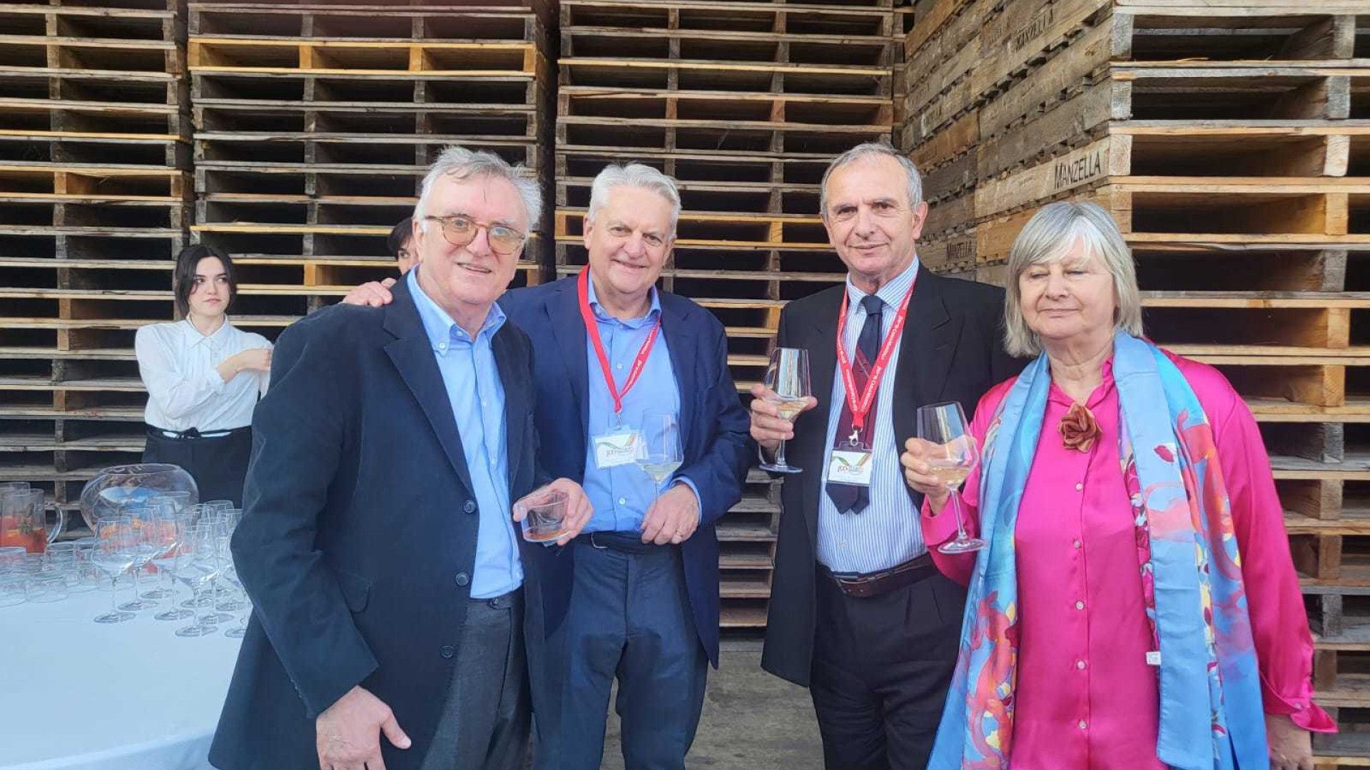 L'azienda Carlo Manzella festeggia 100 anni. Premi a dipendenti e agricoltori