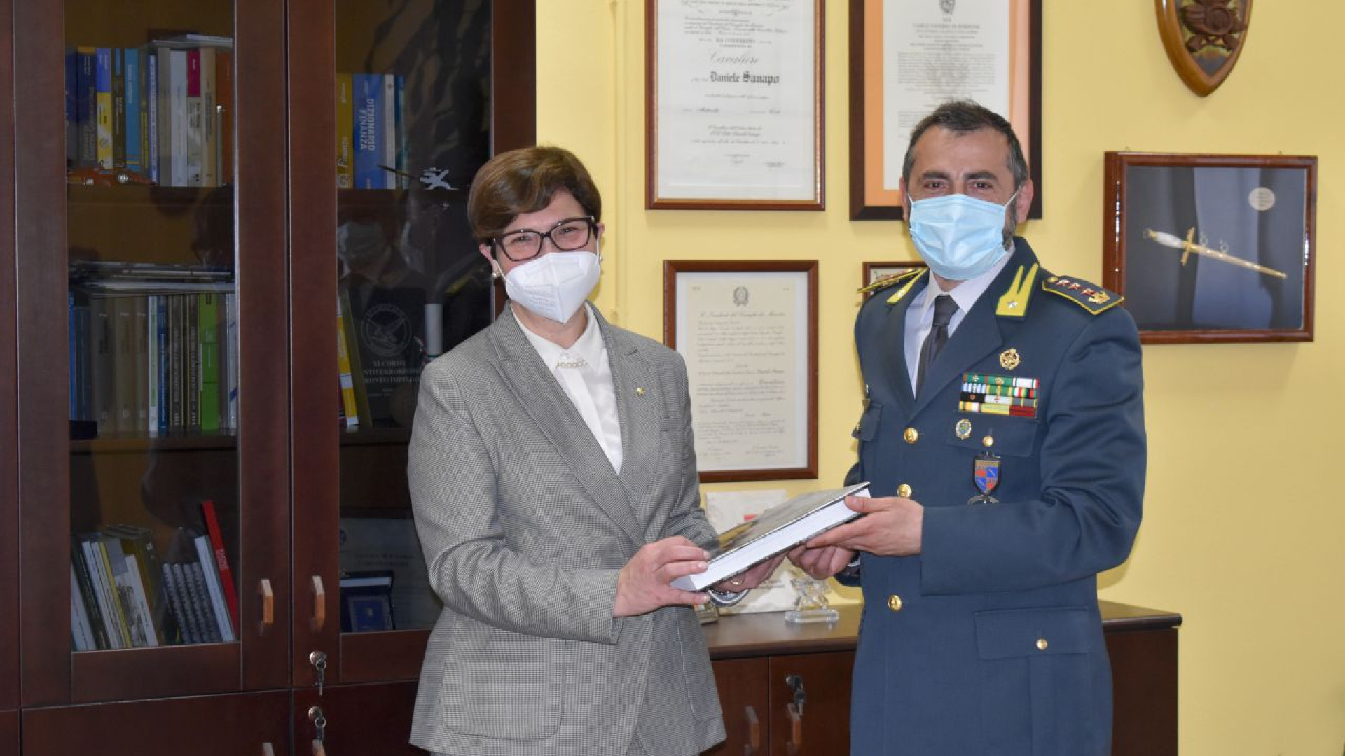 Il prefetto Daniela Lupo in visita alla sede piacentina della Guardia di Finanza