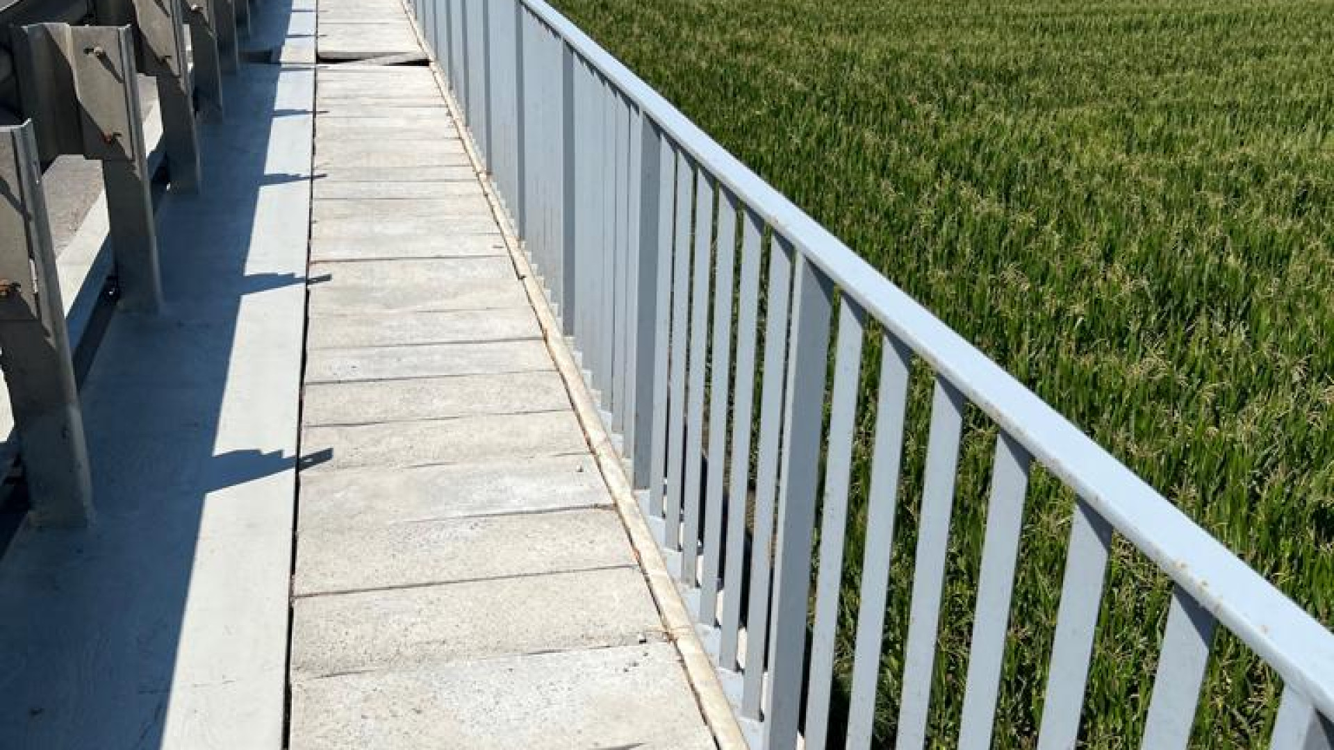 Ponte Pievetta senza pace: le piste ciclopedonali deteriorate dopo un anno