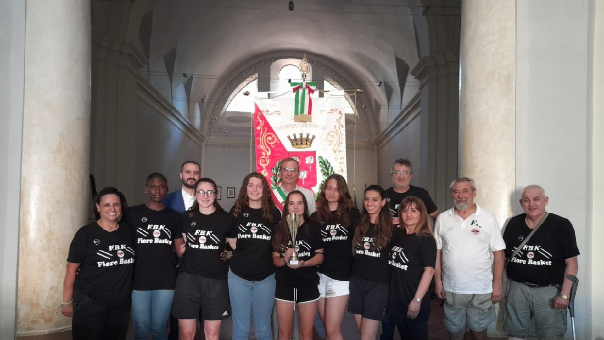 Basket: l'Fbk Under 17 vince il trofeo regionale e festeggia in Comune