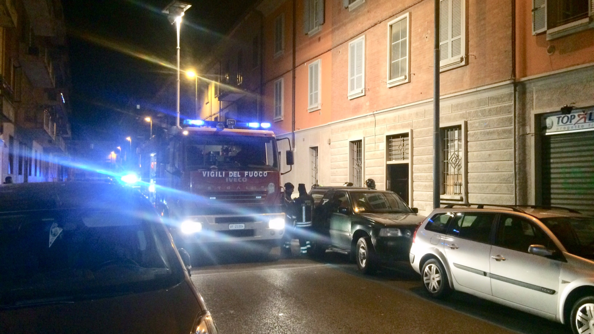 Paura in via Pozzo: fornello in fiamme, donna ustionata e intossicata
