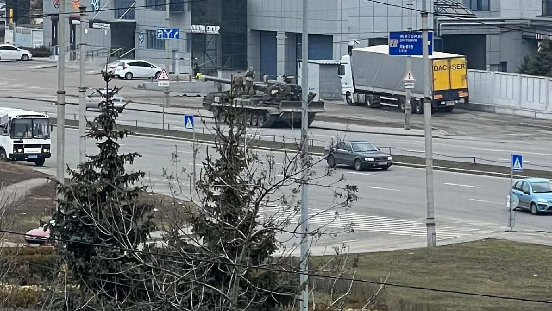 La famiglia ucraina in fuga ha superato il confine. Anpas: "Pronti ad accoglierli"