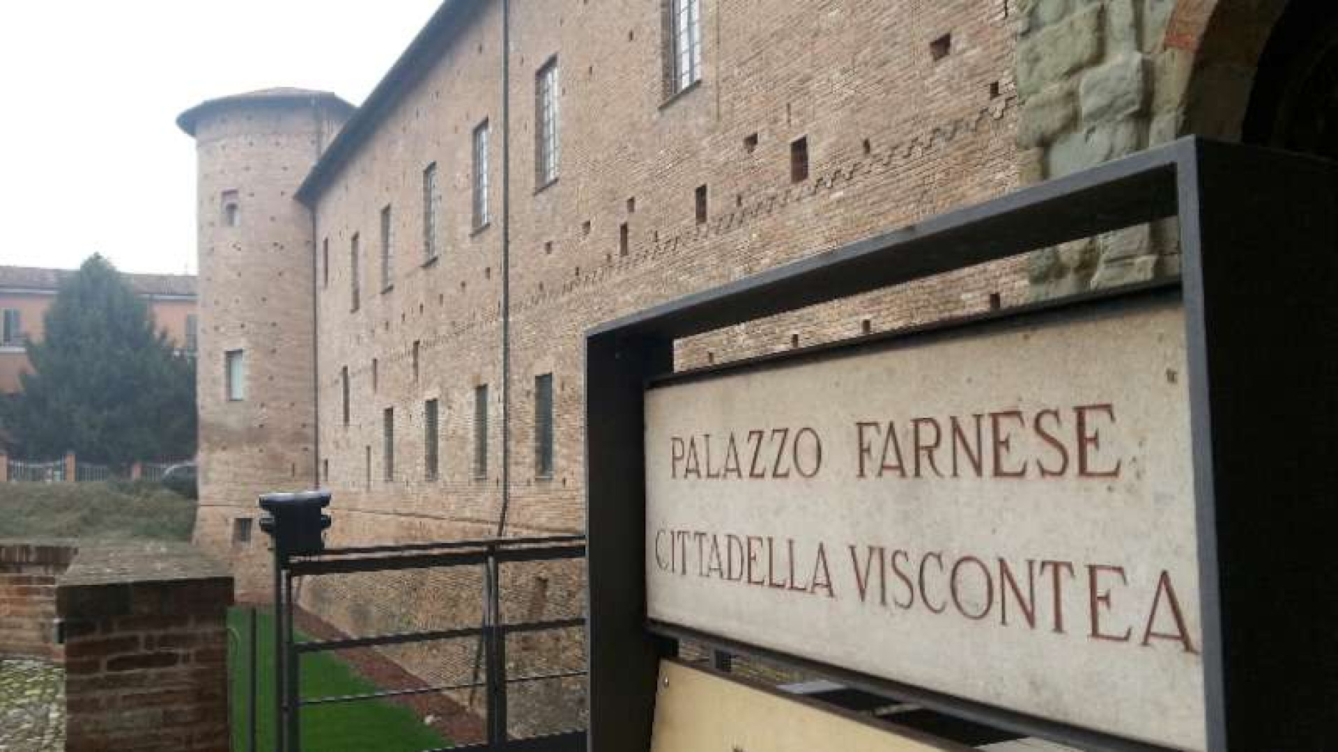 Maratona di poesia a Palazzo Farnese: 150 autori da tutta Italia