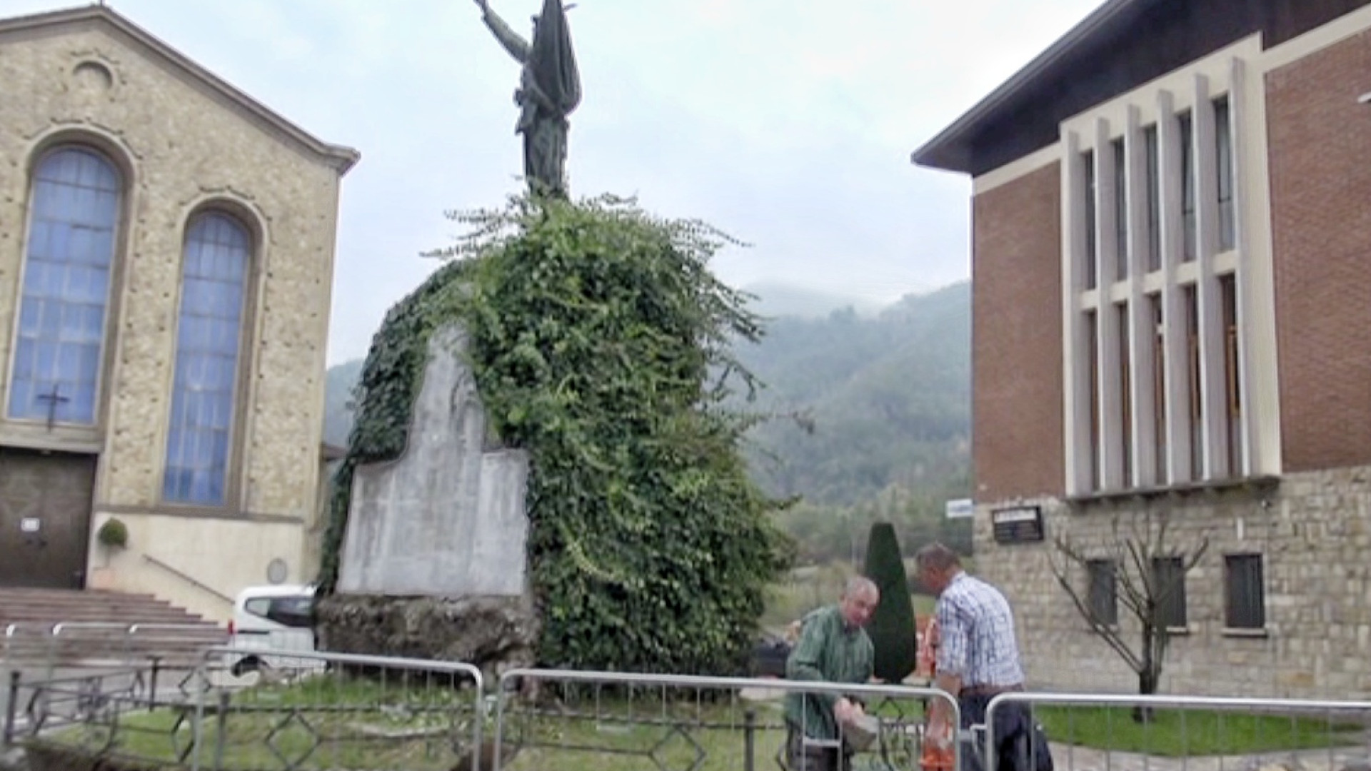 Le immagini del raduno di Mariano e restyling del monumento di Farini