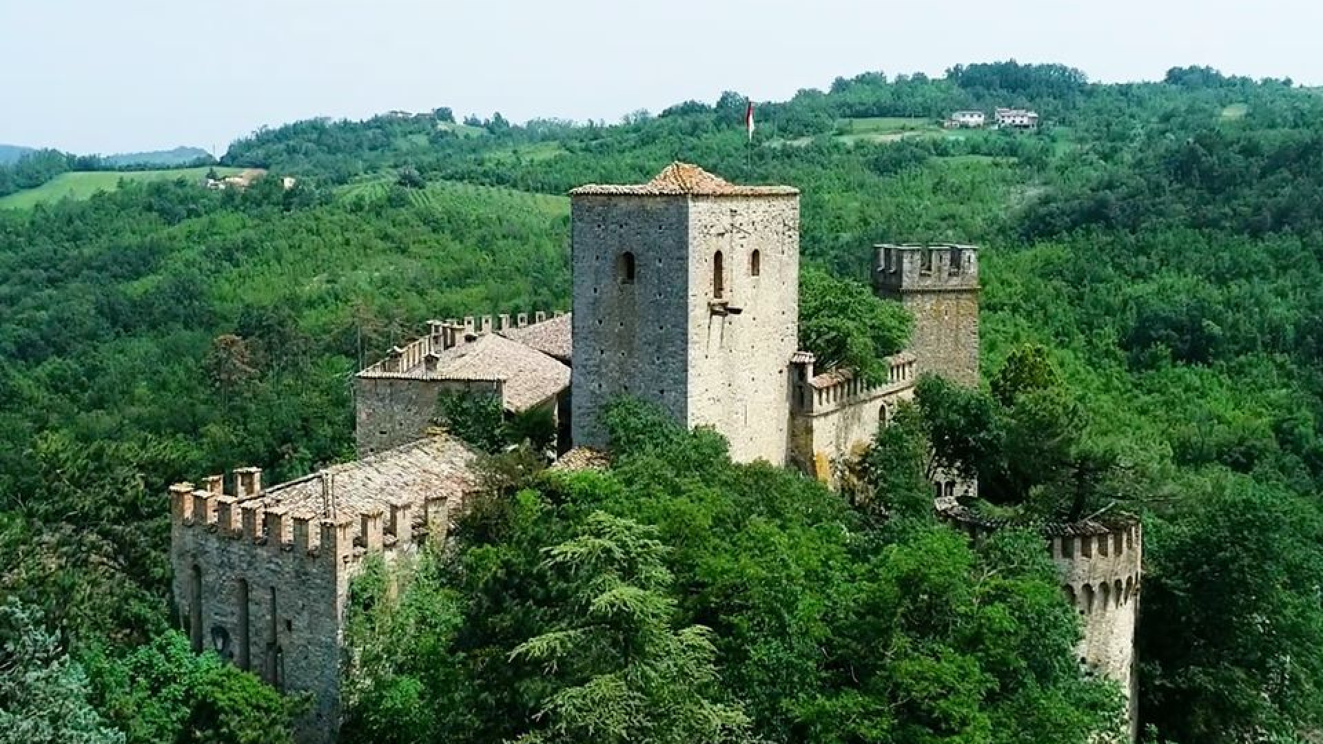 Fantasmi nei castelli piacentini, a Gropparello segnalate tre nuove presenze