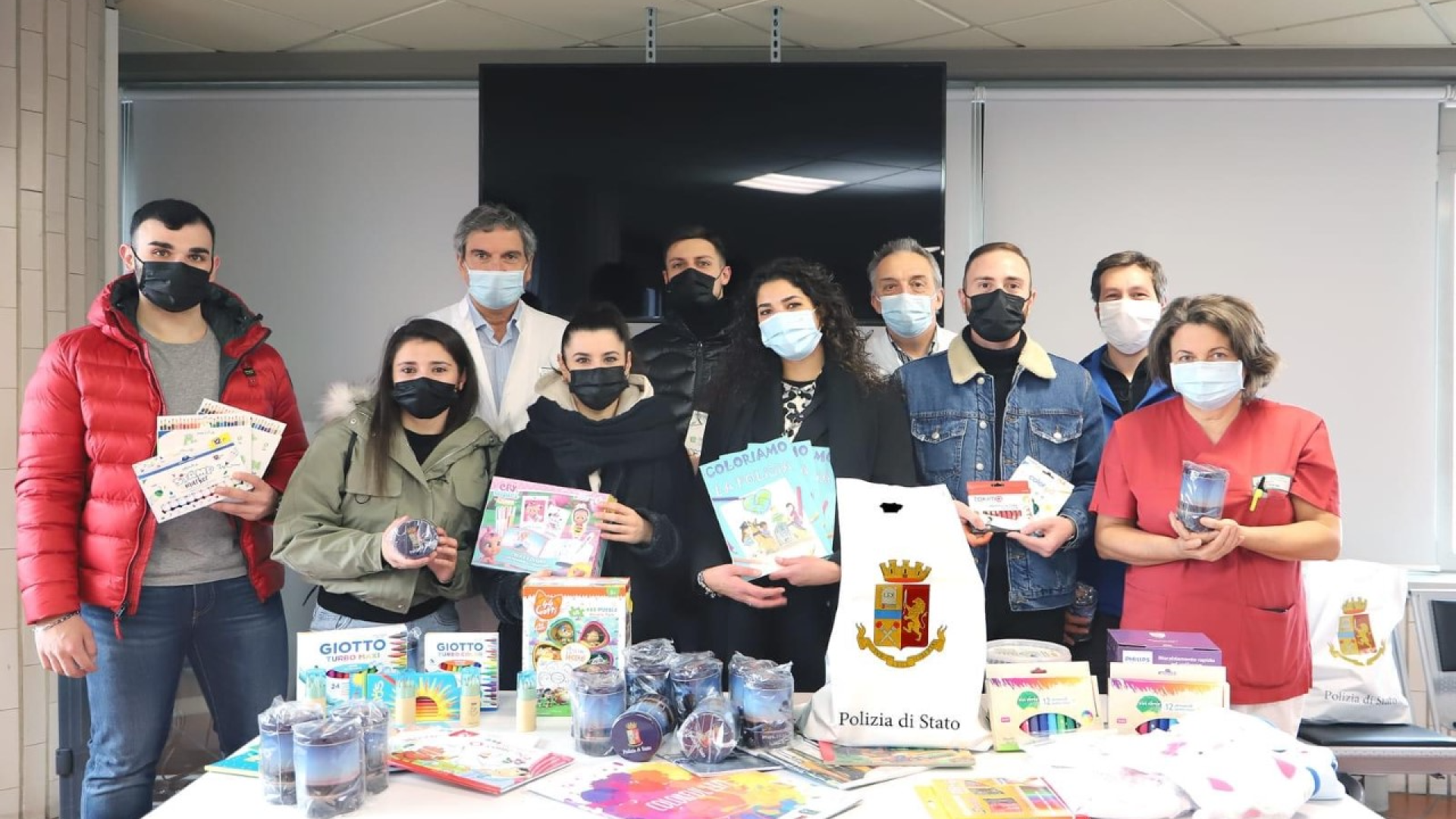Pediatria, doppia donazione per il reparto da "Tandem volante" e scuola di polizia