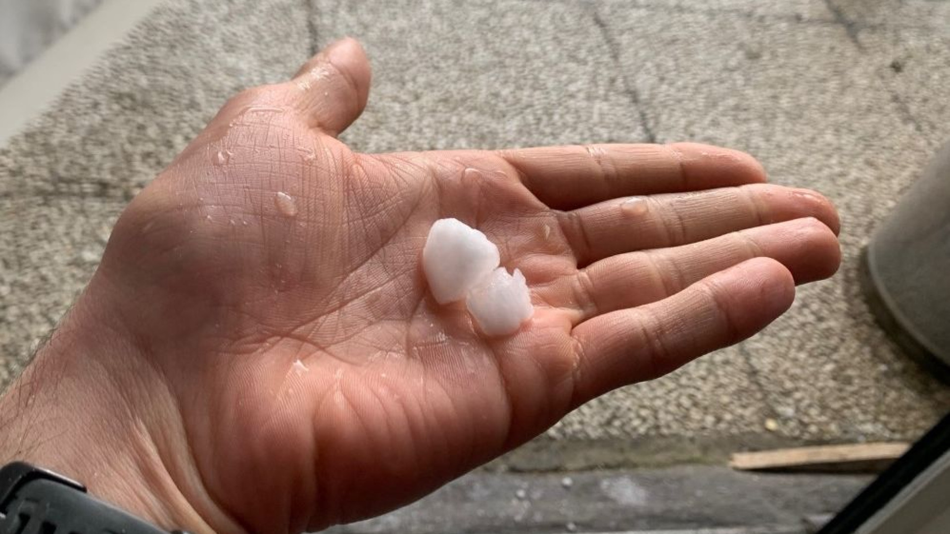 Vento e grandine: maltempo su Piacenza. Pioggia di ghiaccio dopo il sole