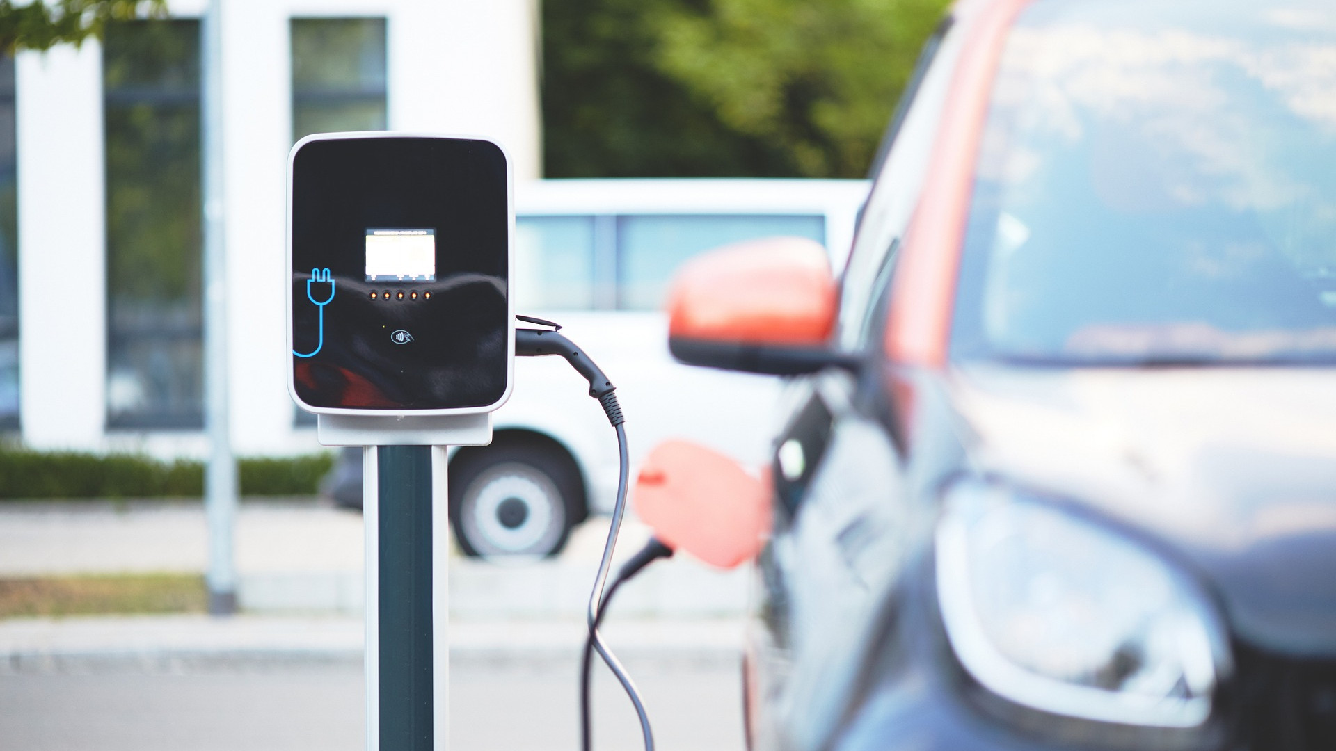 Stop delle auto a benzina e gas: cosa dicono le concessionarie piacentine