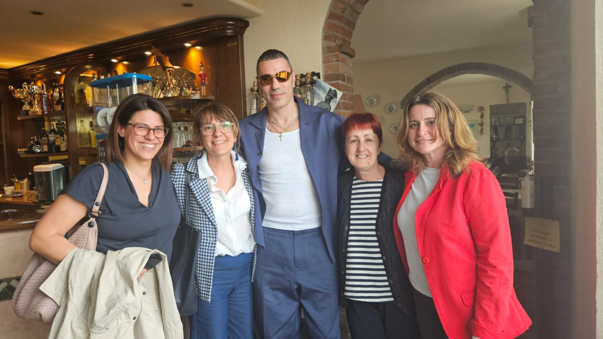 Pranzo a Casaliggio per Marracash: il rapper starebbe cercando casa in Val Trebbia