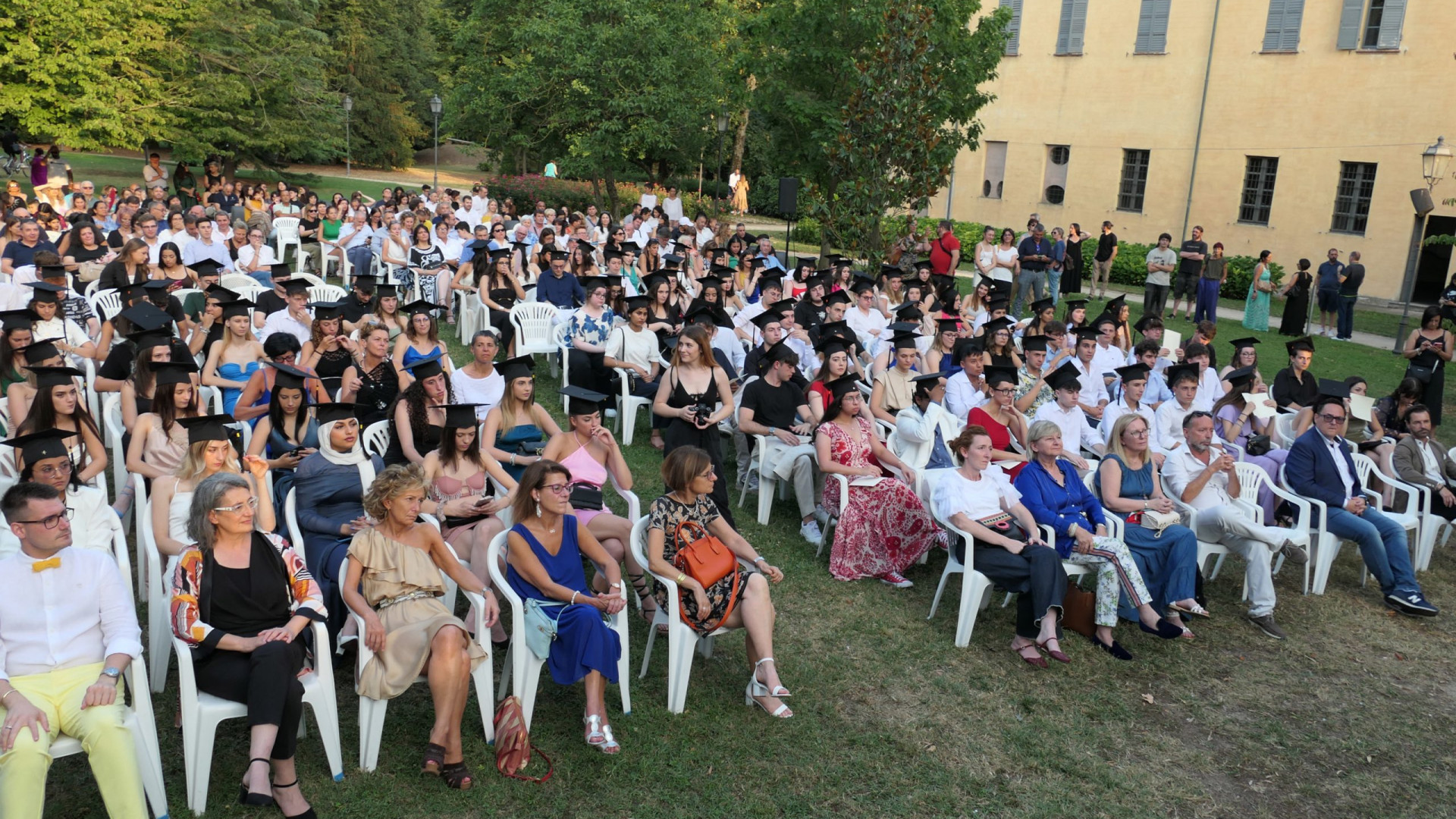 Diploma day per 160 studenti a Villa Braghieri, "pronti per il mondo degli adulti"