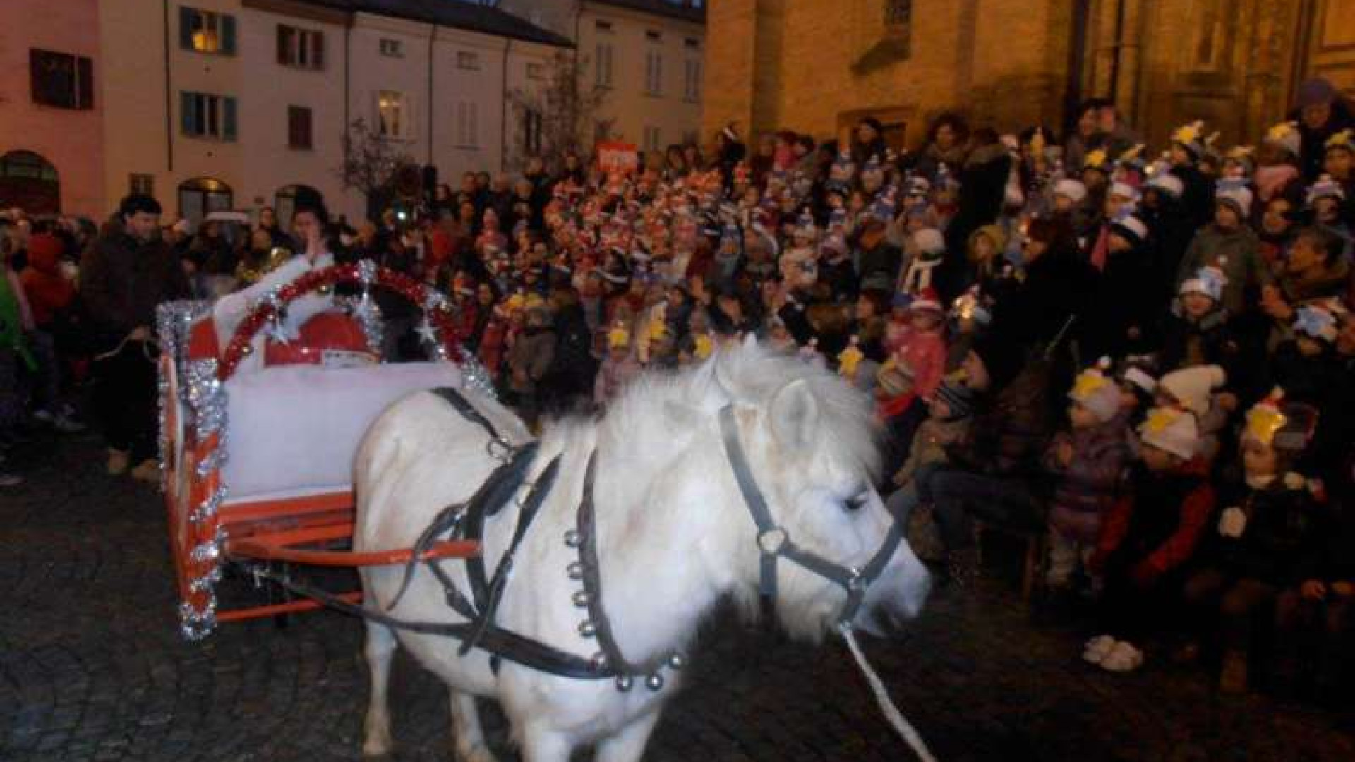 Sciopero generale, il Comune fa saltare Santa Lucia. I sindacati: “Chieda scusa”
