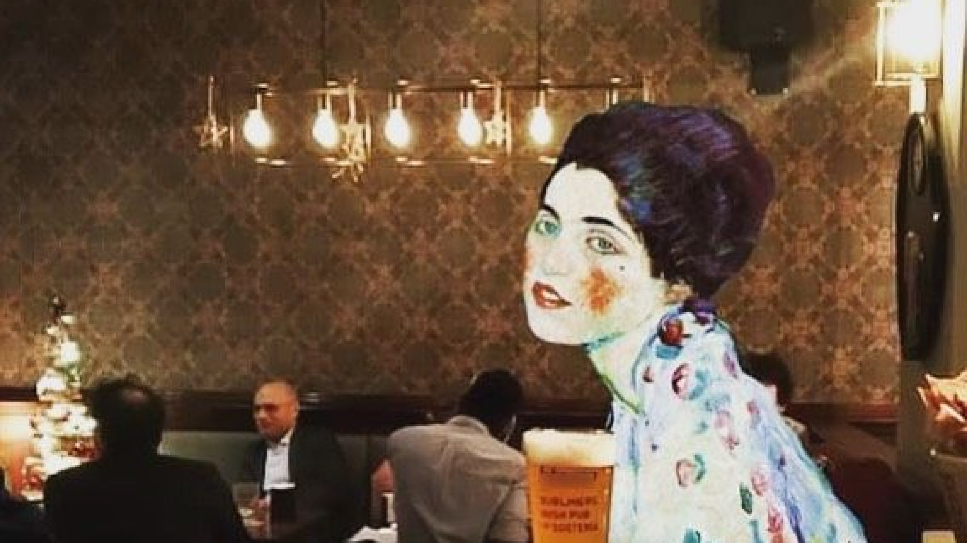 "E' sempre stata qui": il pub svela il mistero sulla scomparsa della signora di Klimt