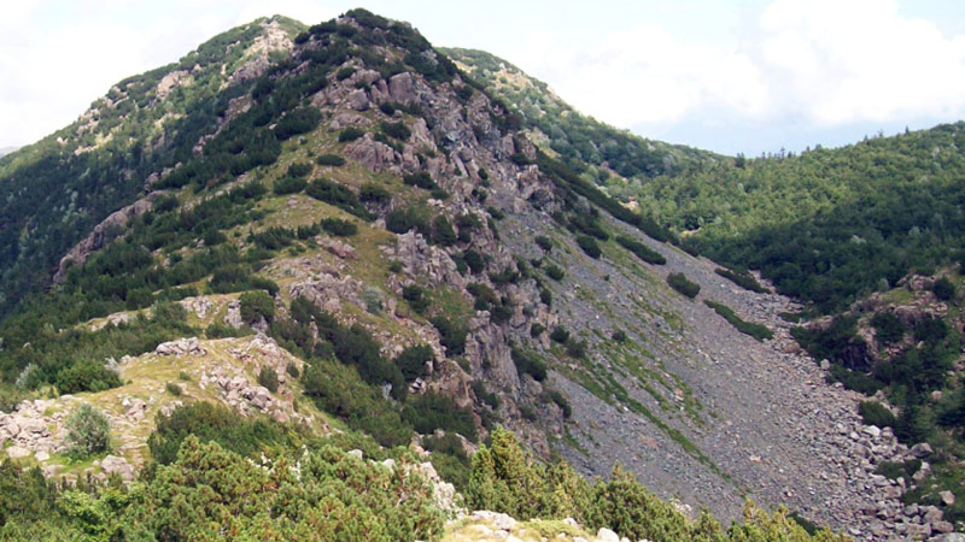 Previste altre raffiche di vento sull'appennino: prolungata l’allerta meteo
