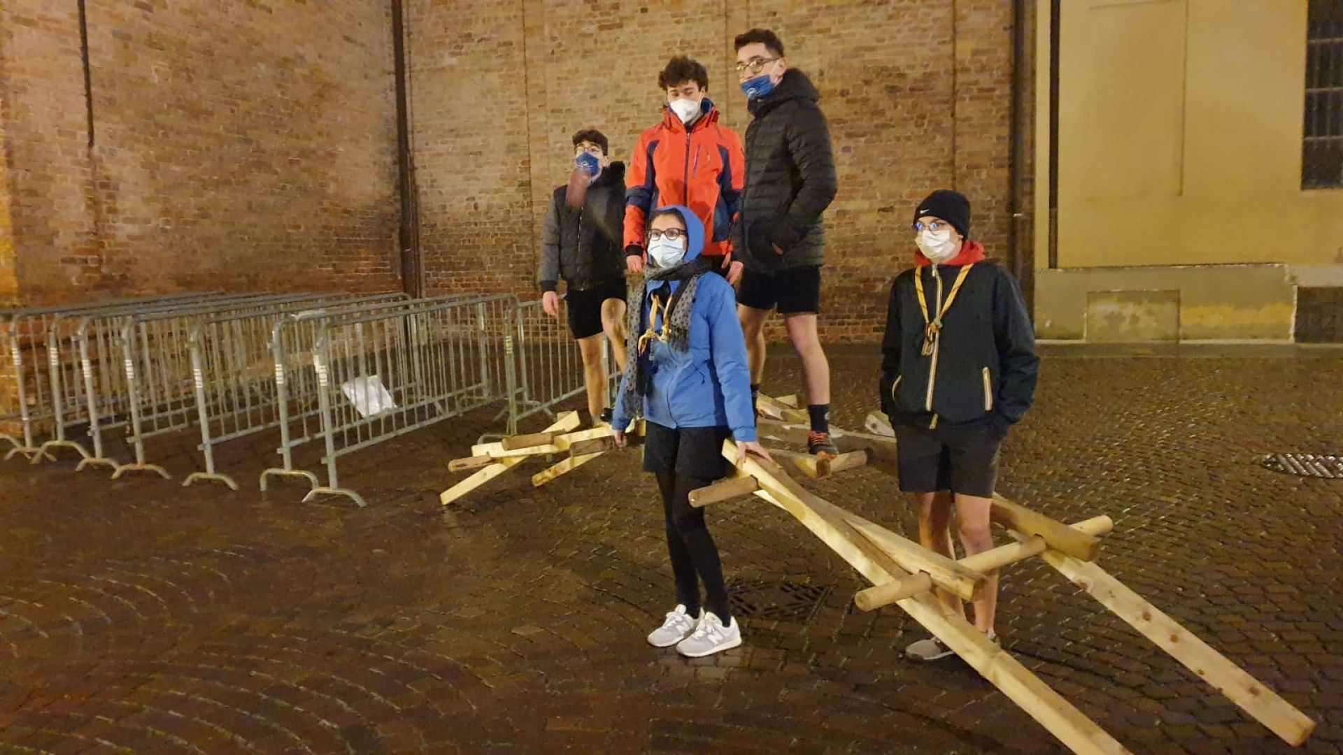 Un piccolo ponte di pace che unisce e abbatte i muri dell'indifferenza