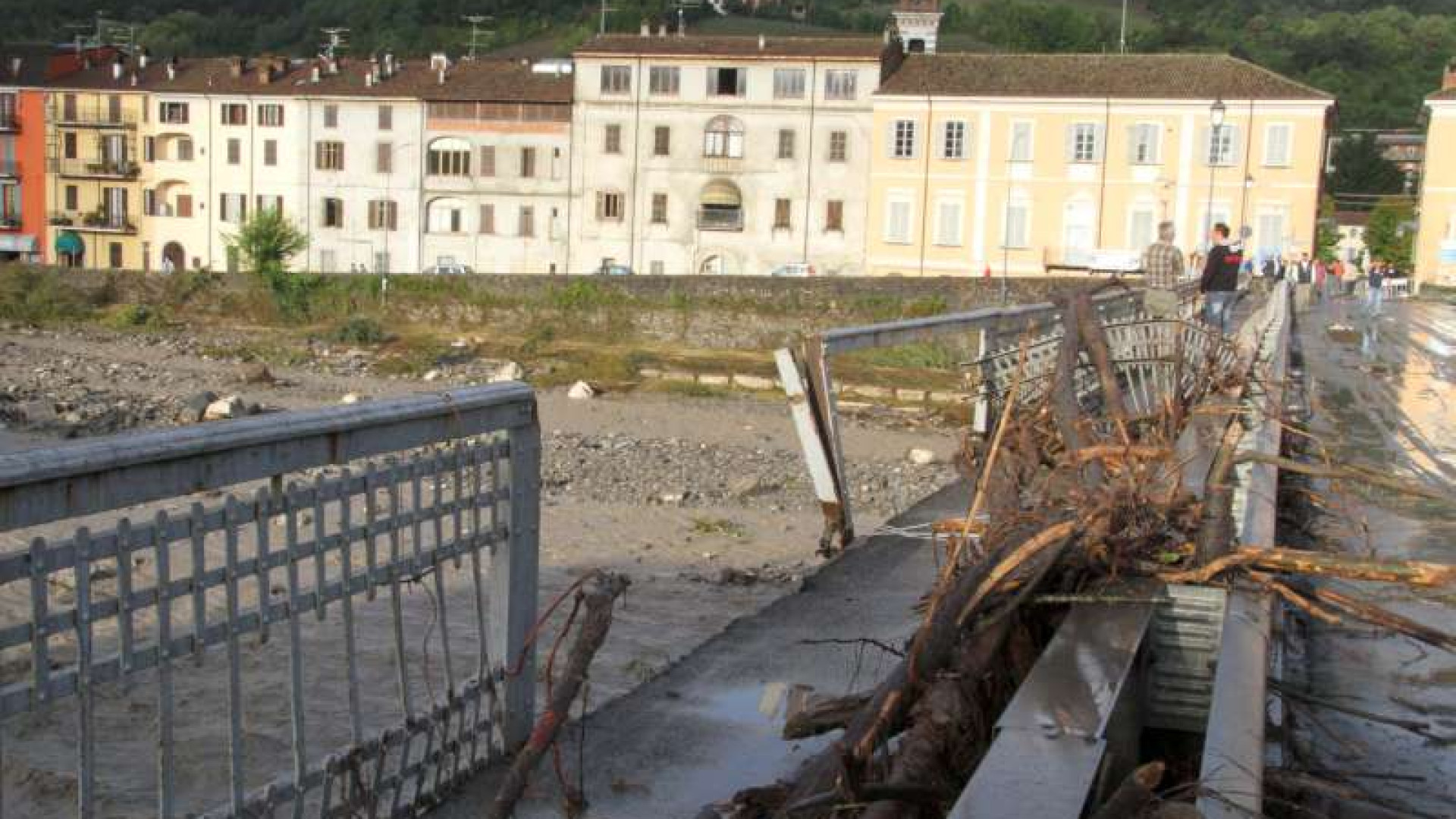 Vittime dell'alluvione: a Bettola il Comune proclama il lutto cittadino