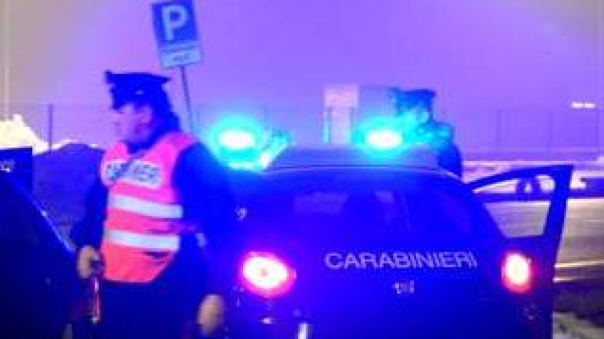 Inseguimento da film a Gossolengo, i ladri abbandonano l'auto rubata