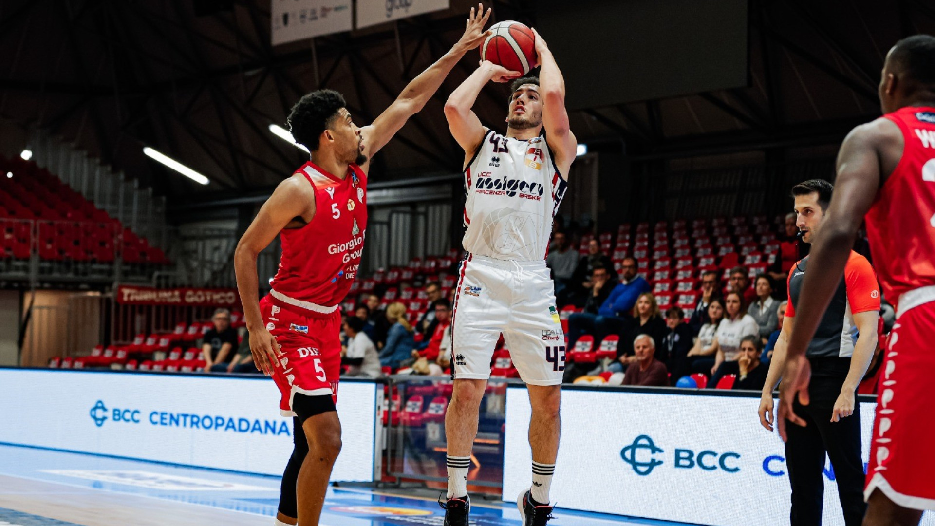 Basket Serie A2, l'Assigeco non si arrende: batte Pistoia e tiene viva la speranza