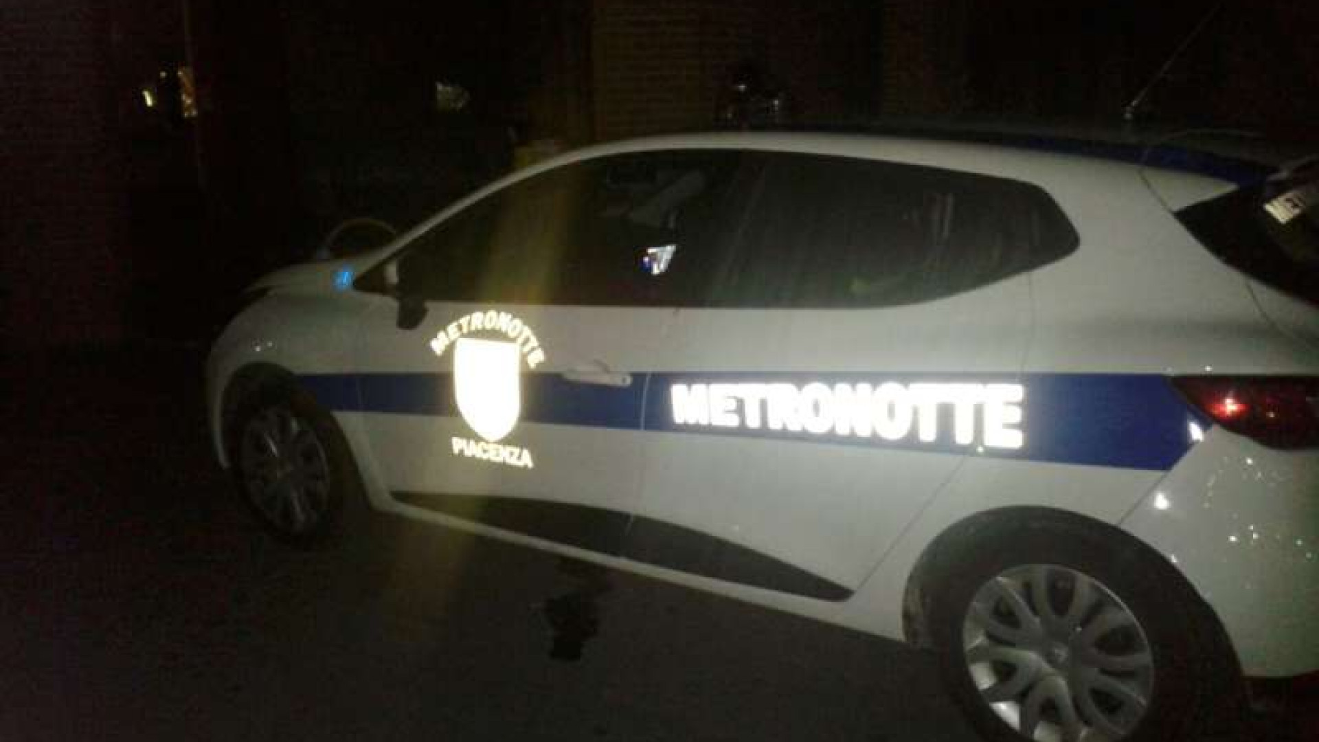 Inseguimento a Roveleto: malvivente abbandona il furgone rubato