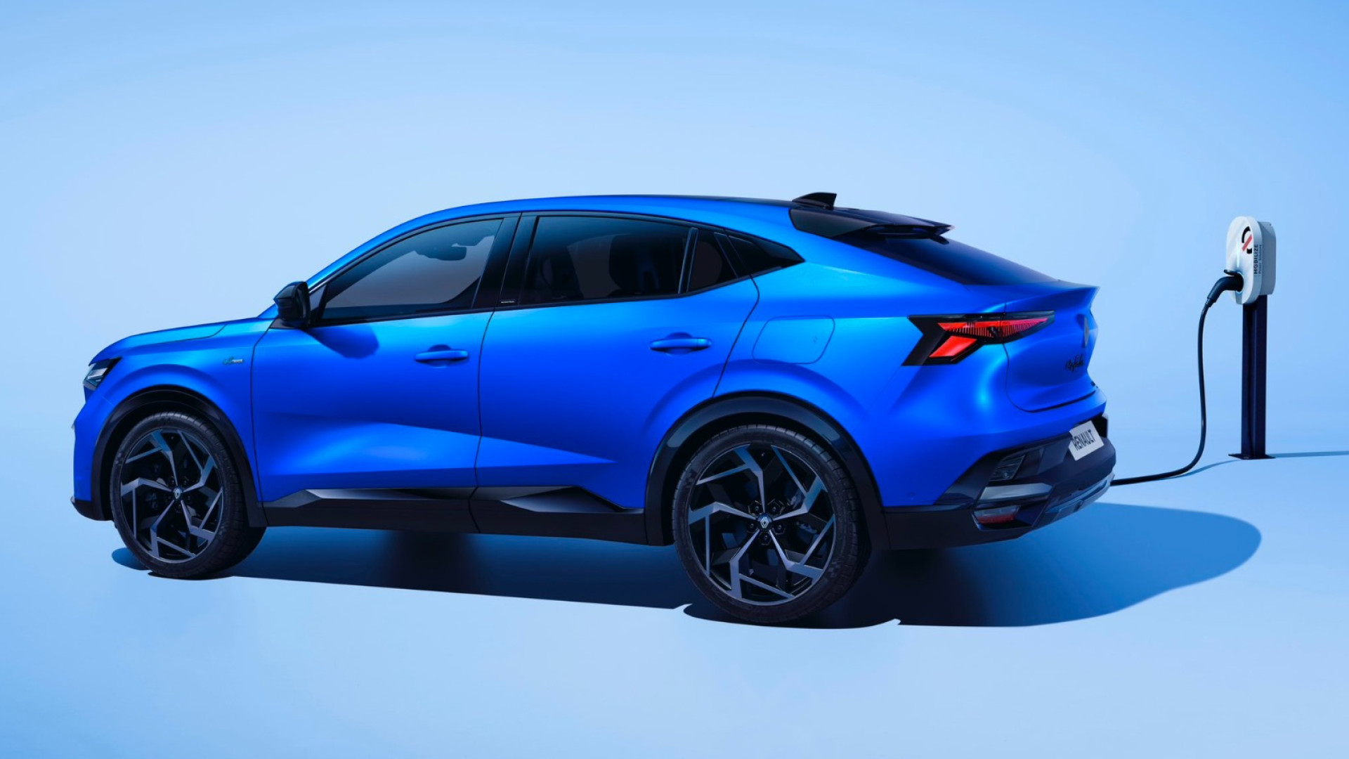 La Renault Rafale ora è anche 4x4 e arriva a 300 CV