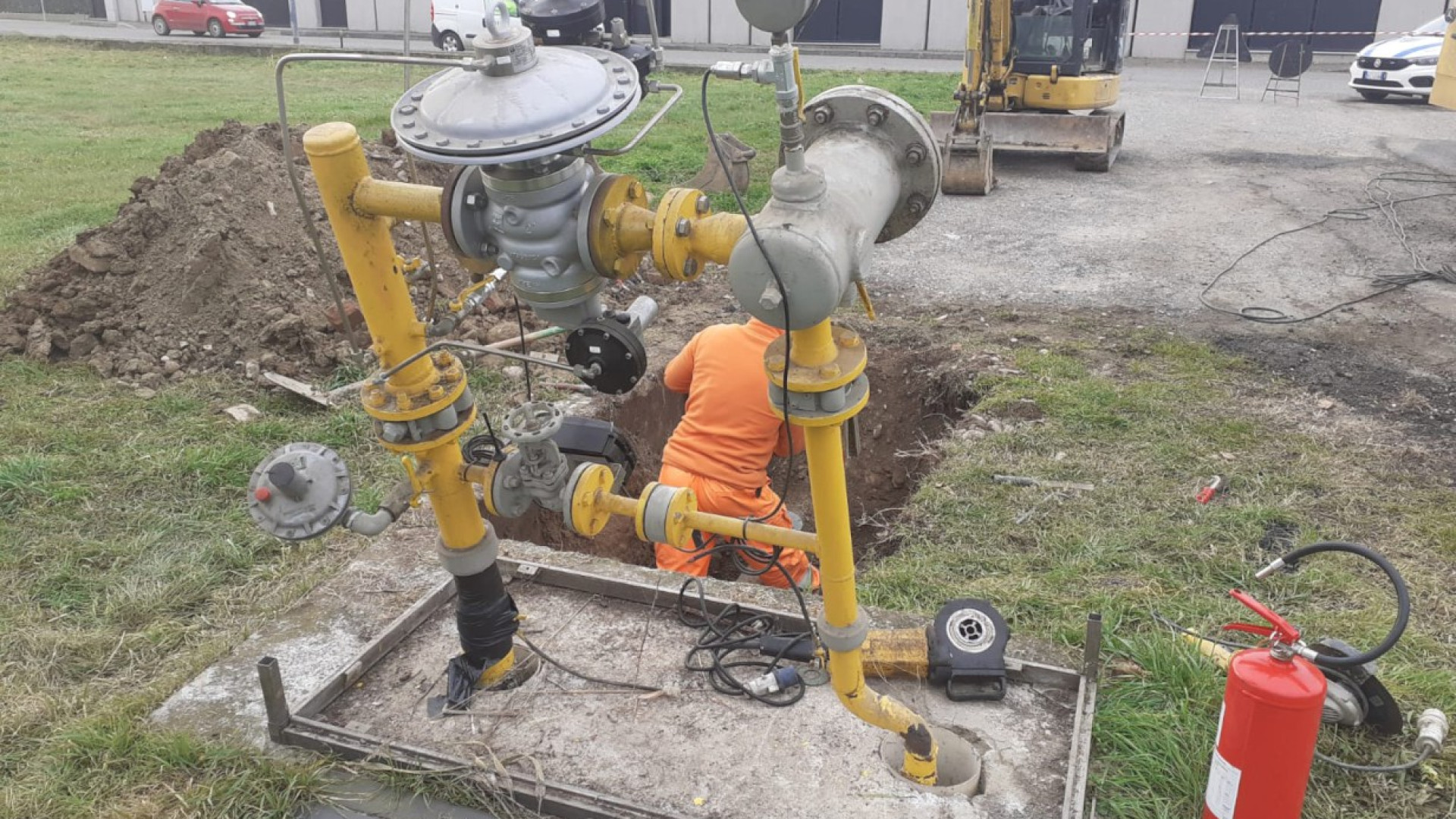 Borgonovo, tir urta una cabina del metano. Fuga di gas e quartiere al freddo