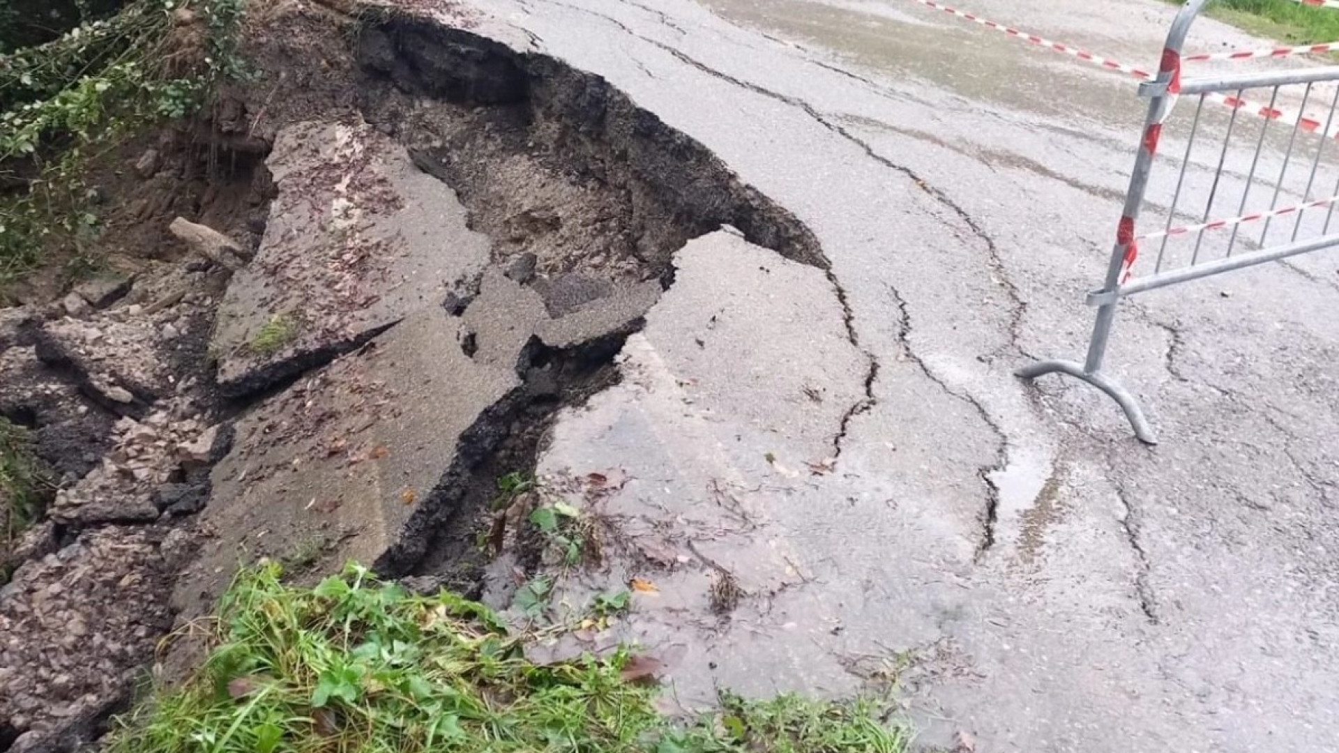 Maltempo, franata l'ex provinciale di Biana: strada chiusa. Prosegue l'allerta