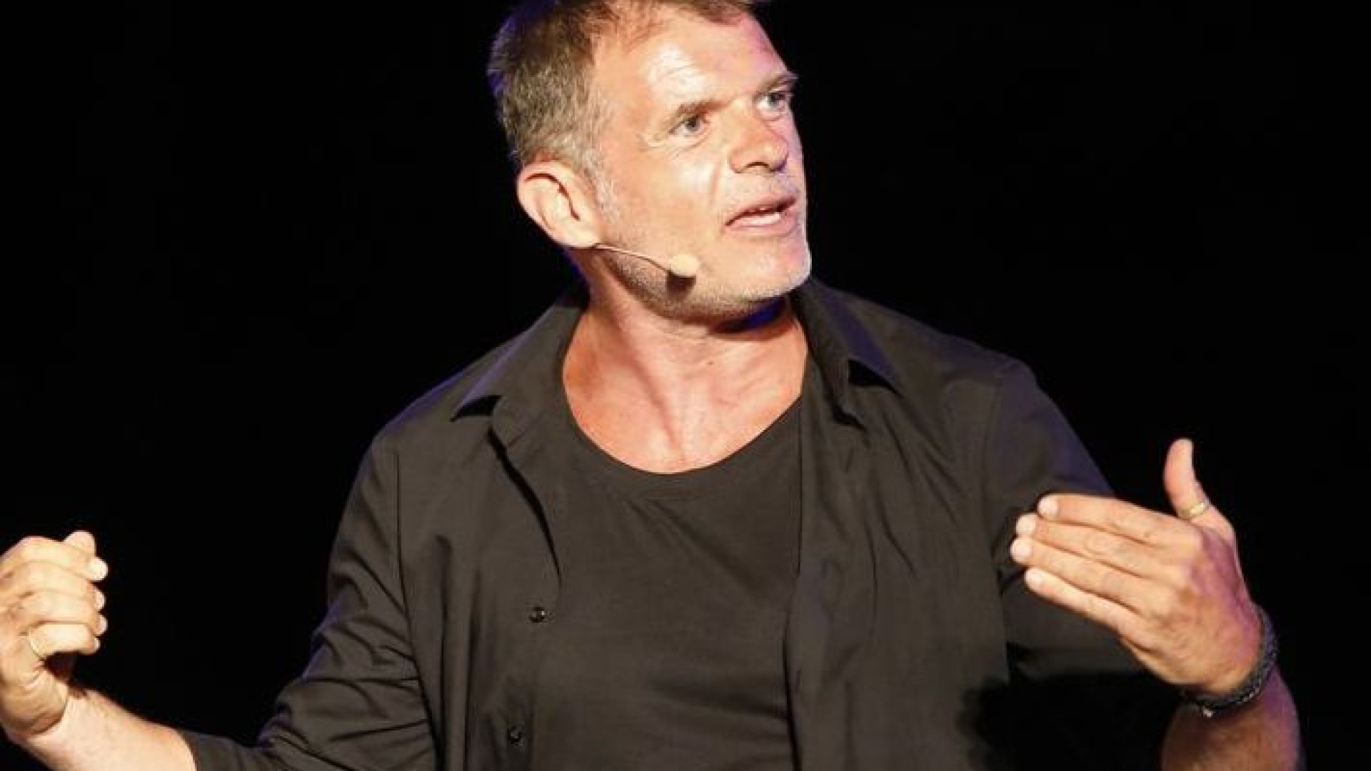 Da Giulio Cesare a Orazio, le "interviste impossibili" di Massini affascinano Veleia