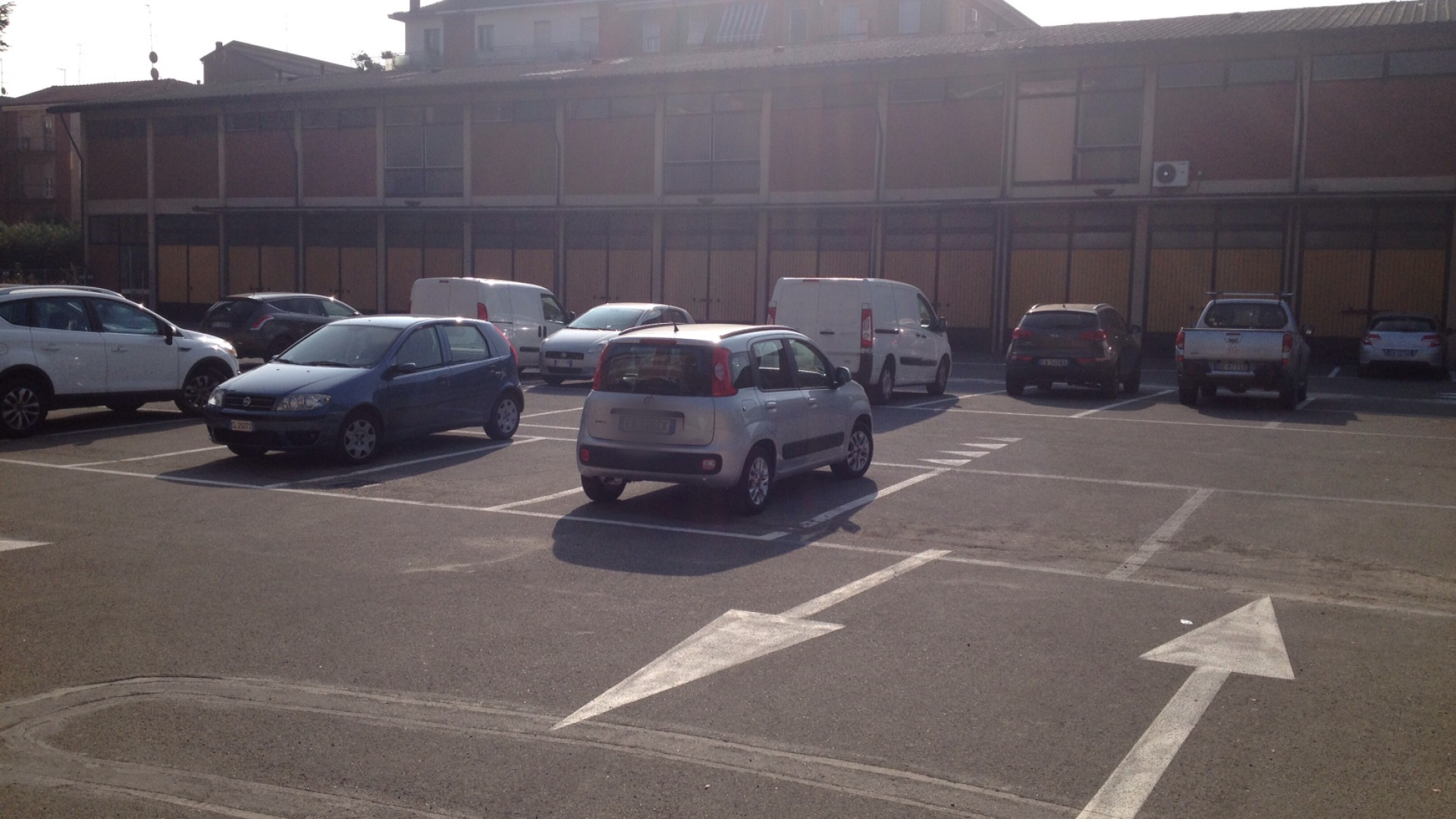 Viale Dante, la beffa del parcheggio: pieno da quando è incustodito ma gratis