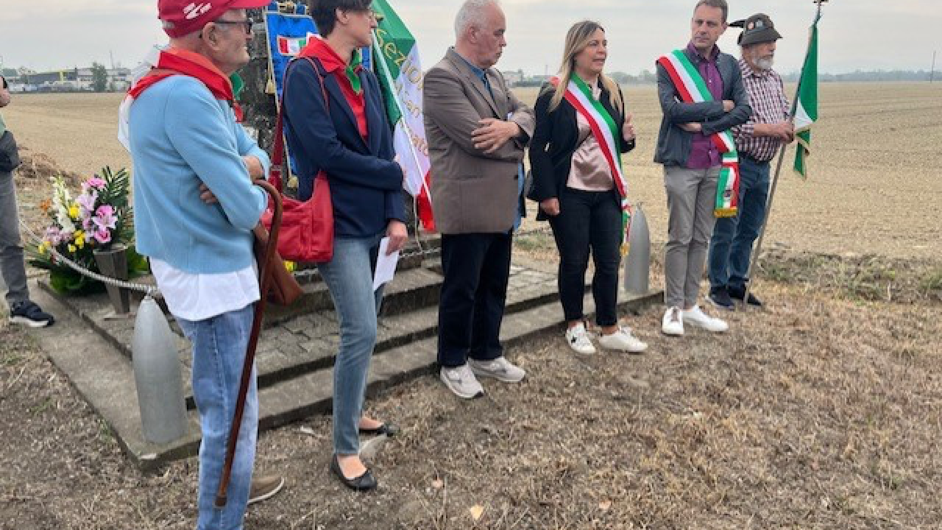 Al cippo della via Emilia |in memoria dei partigiani |di "Giustizia e Libertà"