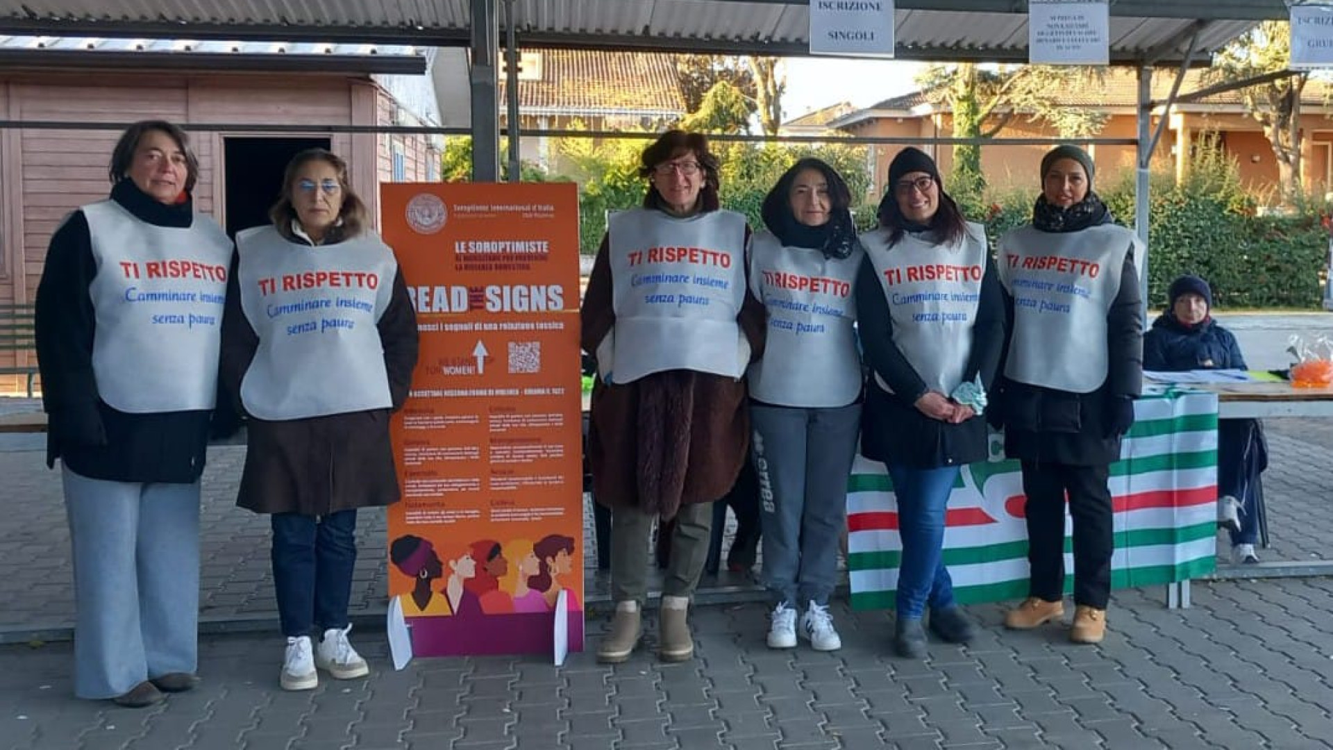 "Ti rispetto": in 250 alla camminata contro la violenza sulle donne