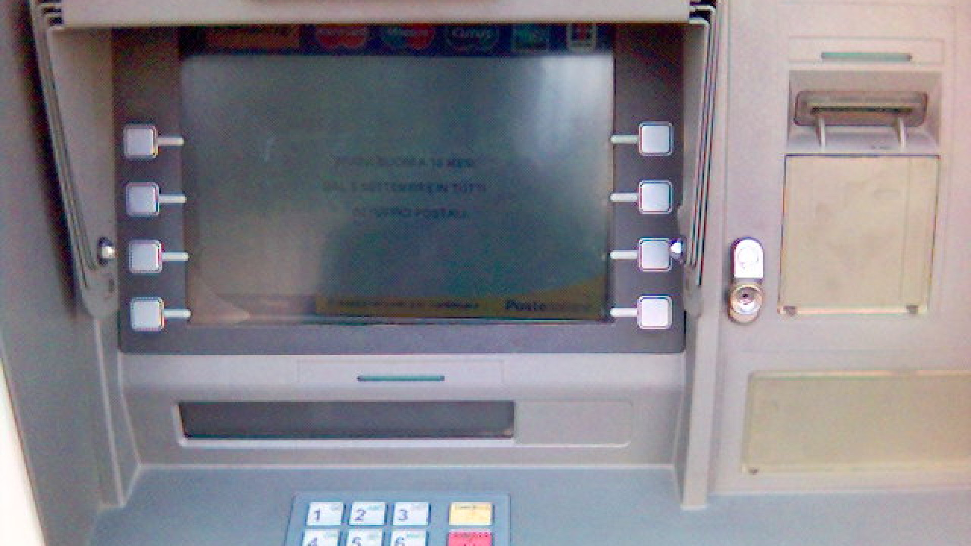 Assalto al bancomat dell’ospedale: infermiere mette in fuga quattro banditi