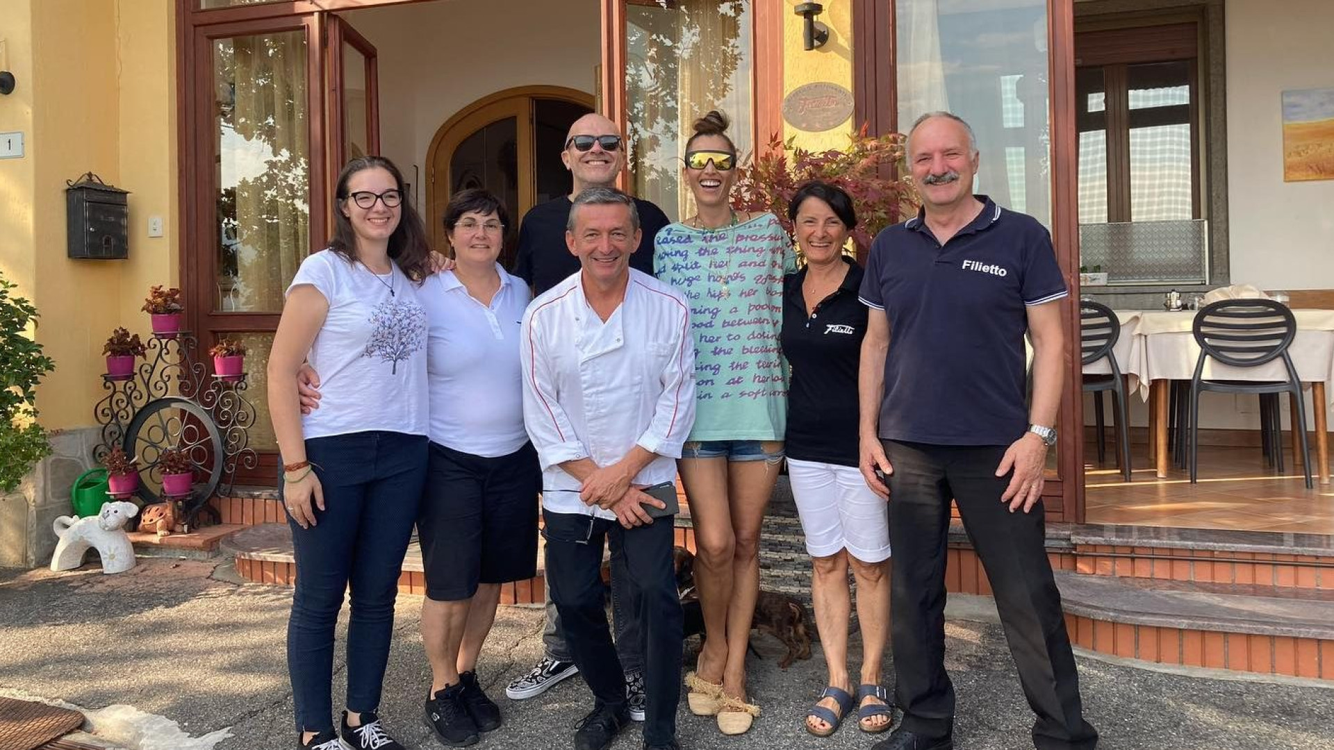 Max Pezzali e Nina Zilli a sorpresa a Costa Filietto in Harley Davidson e Vespa
