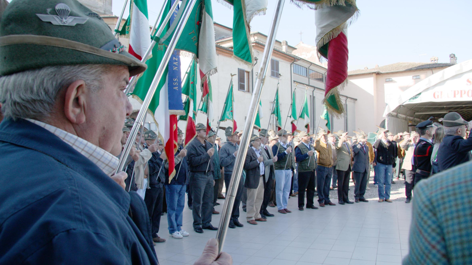 Sarmato, festa per i 50 anni del Gruppo Alpini. Caldarroste e tour panoramico
