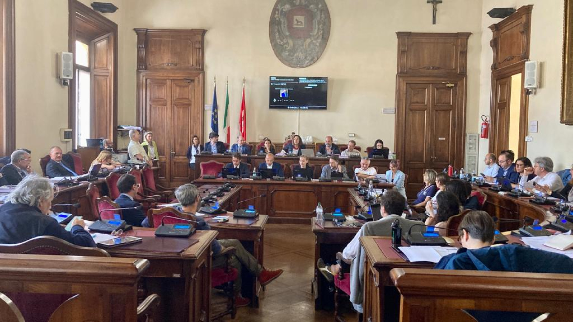La maggioranza supera le tensioni ambientaliste: ok al Piano cave in consiglio