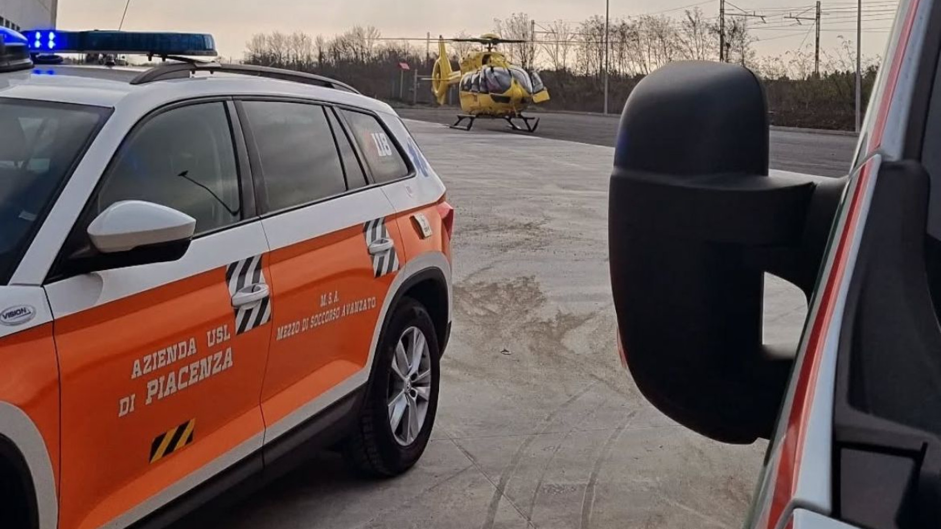 Cade da un'impalcatura e fa un volo di dieci metri: operaio 27enne gravissimo