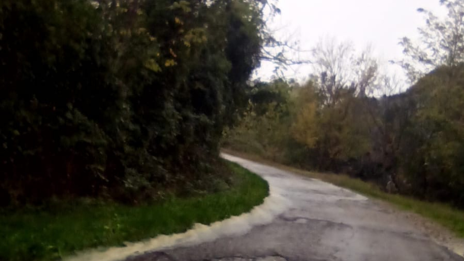 Maltempo e danni a Lugagnano: sgretolati gli asfalti, strade da rappezzare