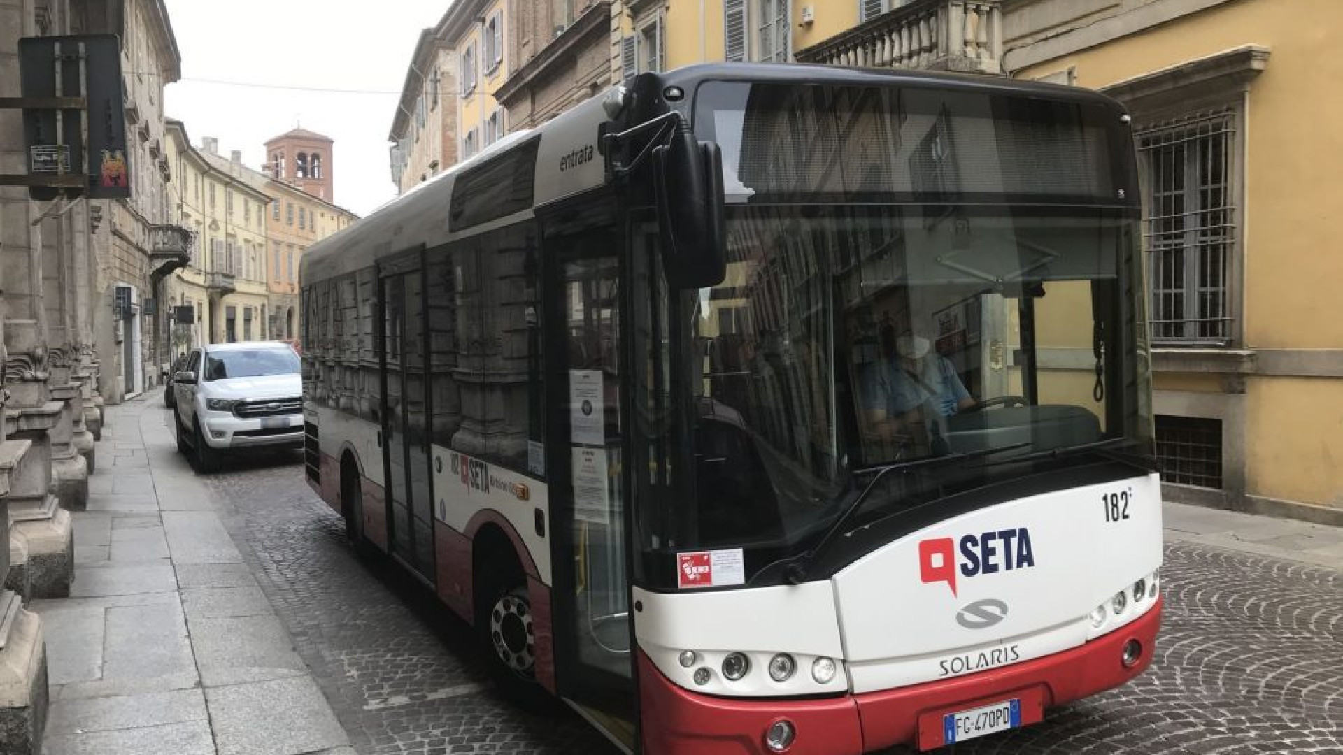 Bus di Seta, il biglietto è digitale e si paga con carte contactless: come funziona