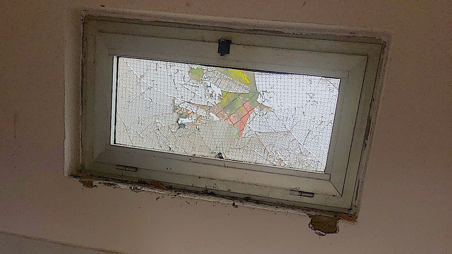 “A Piacenza bagni pubblici disastrosi, senza sapone o gel disinfettante”