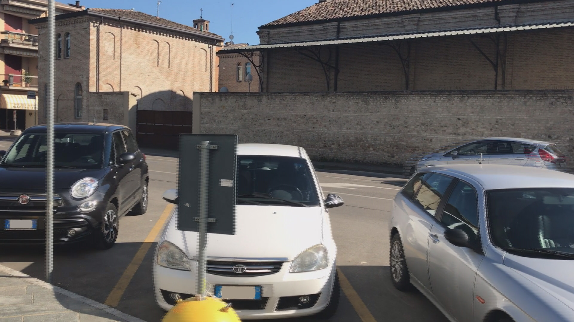 Posti rubati ai disabili: l'Ausl cede l'area per consentire le multe