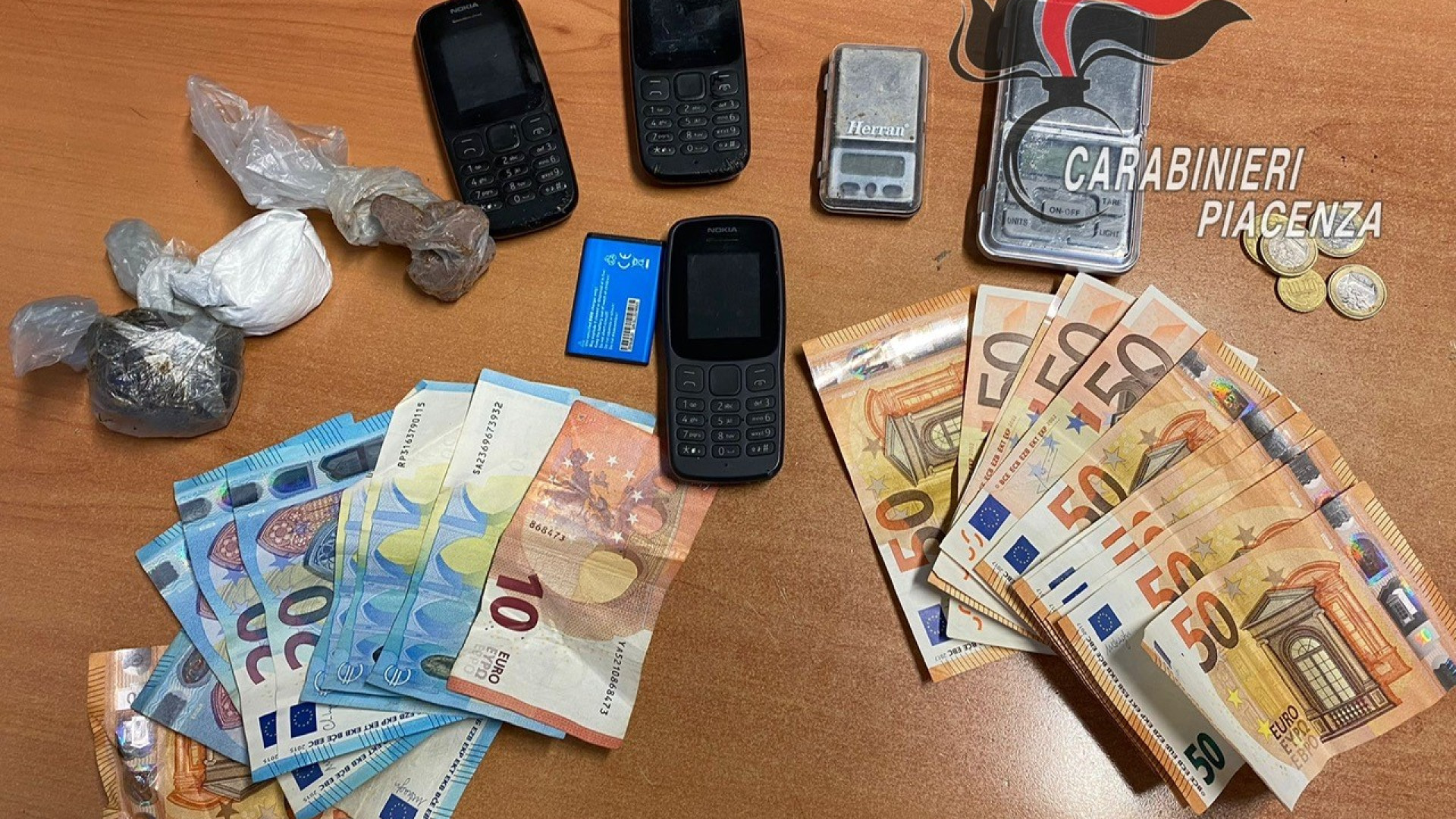 Gragnano, 24enne spacciava droga nel campo di mais: arrestato