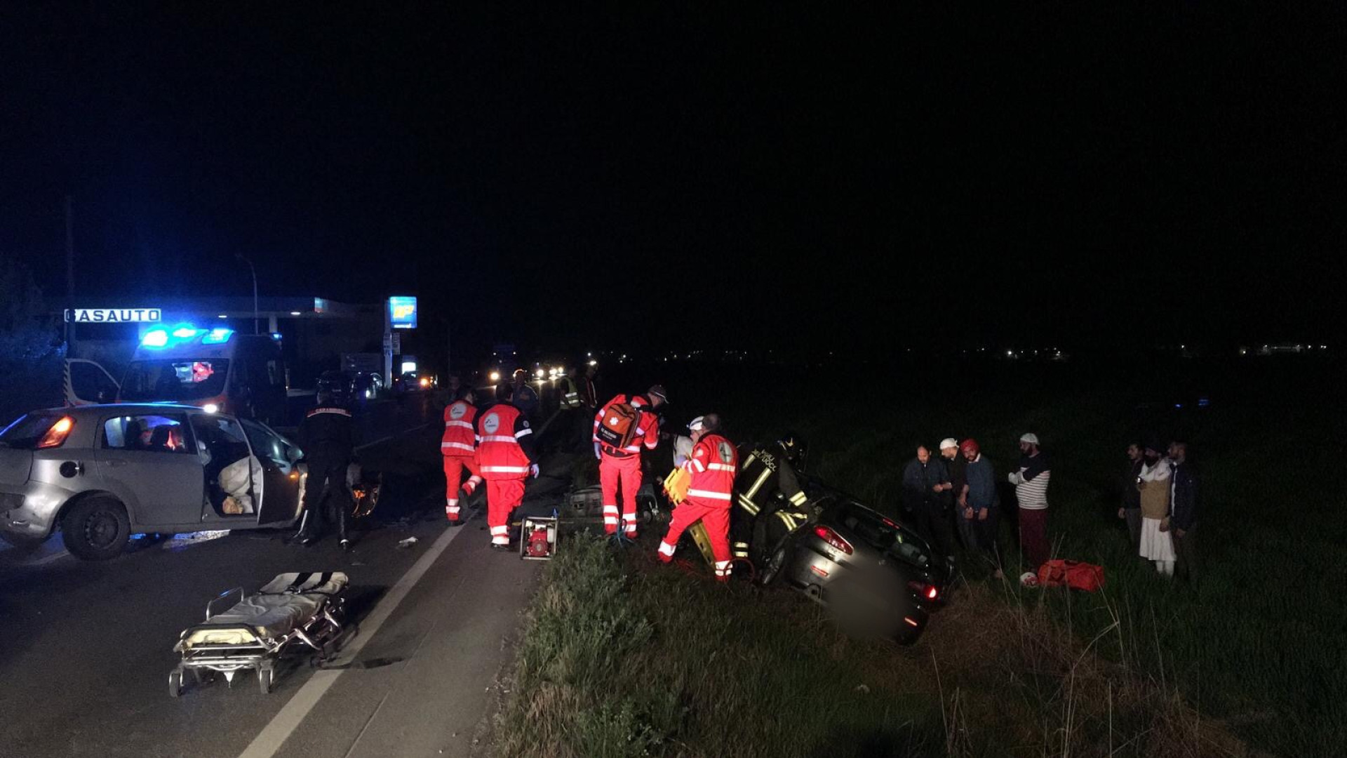 Pauroso incidente tra tre auto a Fiorenzuola: sei feriti, due bambine e la mamma sono molto gravi