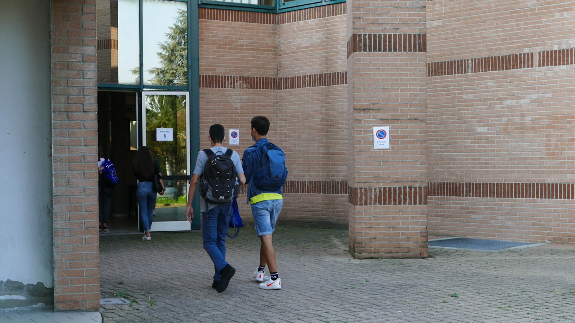 Seconde e terze medie, si torna in aula. Educazione fisica solo all'aperto