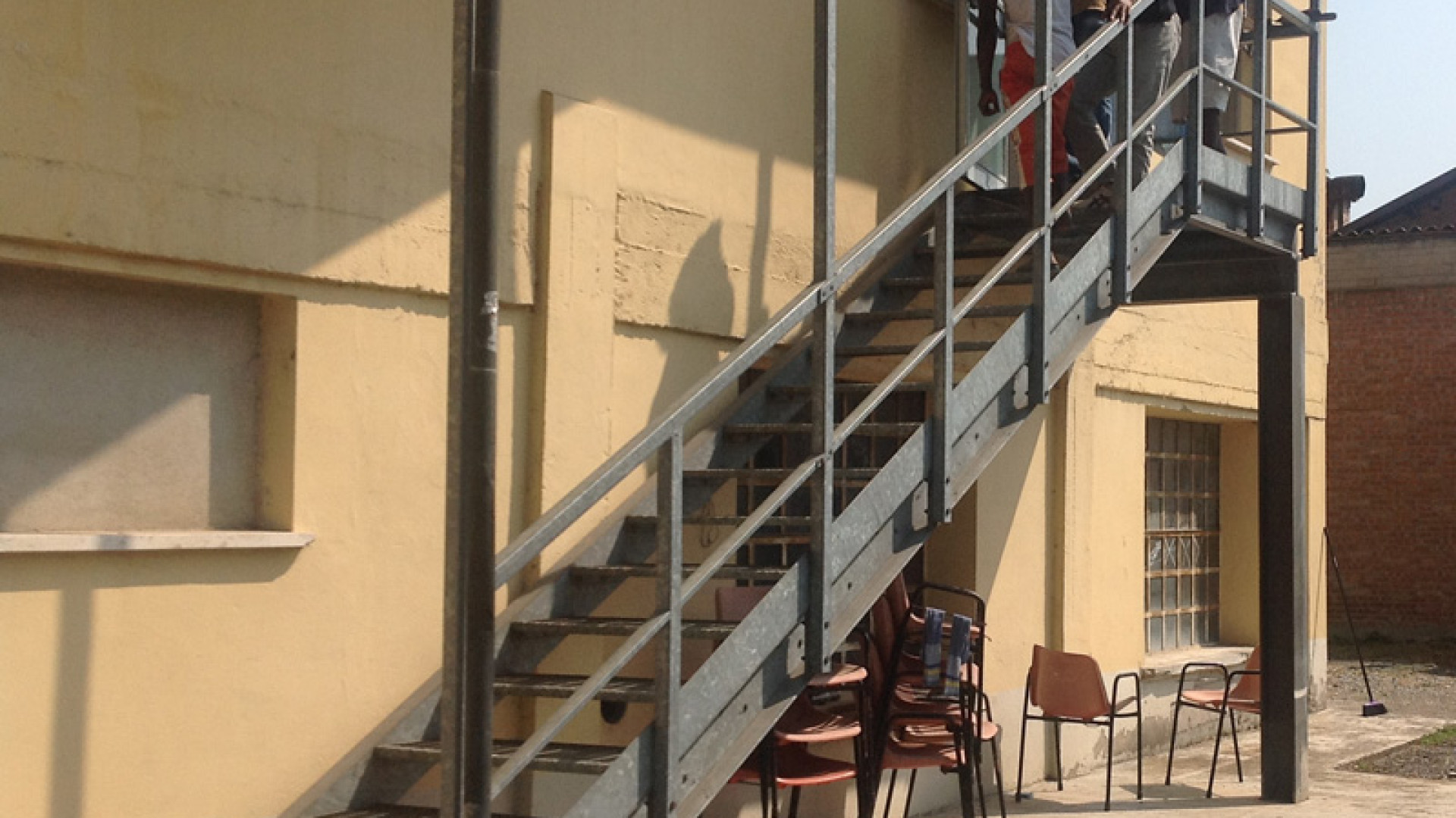 Profughi all'ex Circoscrizione 2: "Senza un letto fisso protesteremo ancora"