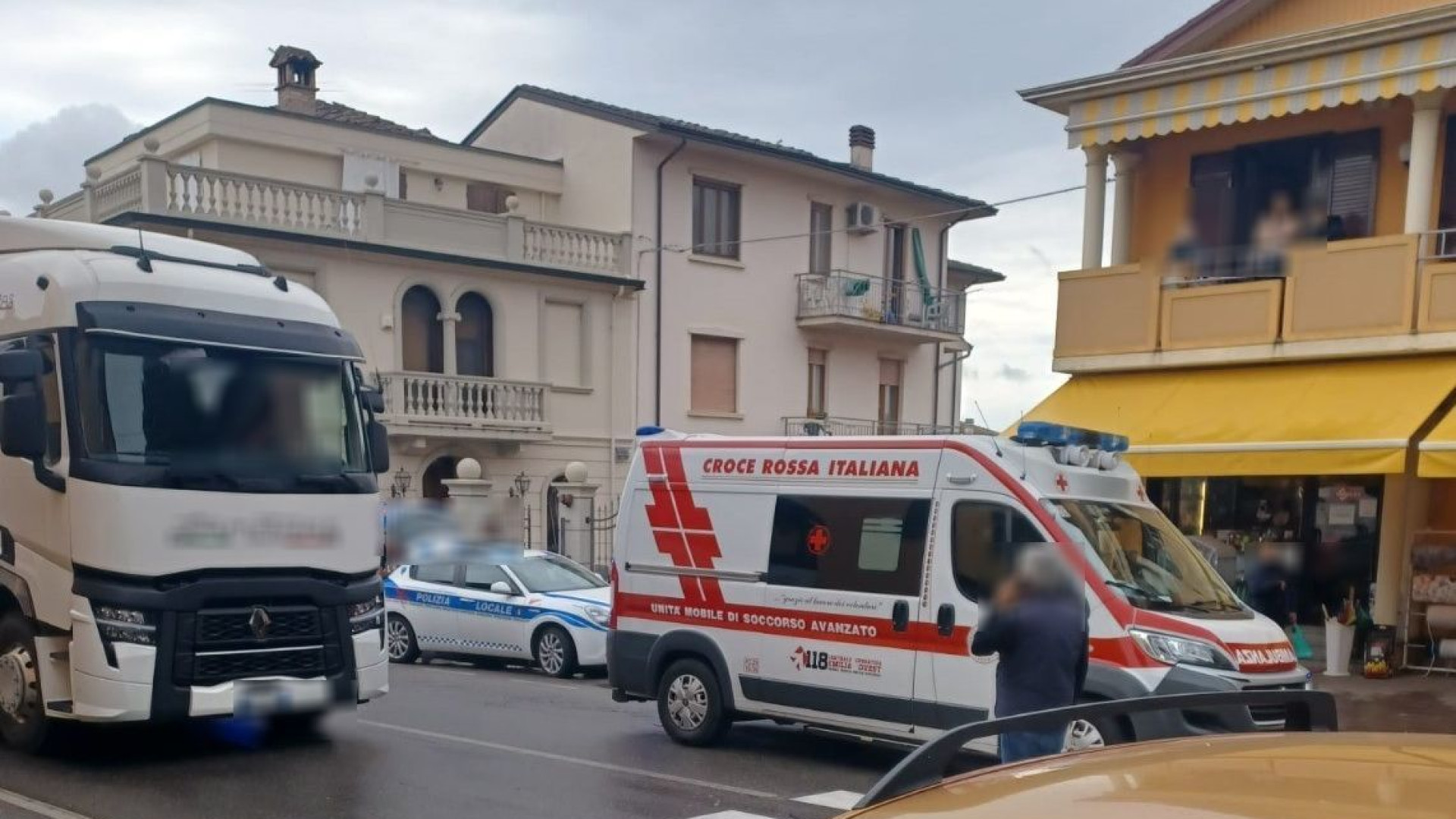 Incidente a Gragnano, uomo travolto sulle strisce pedonali: è grave