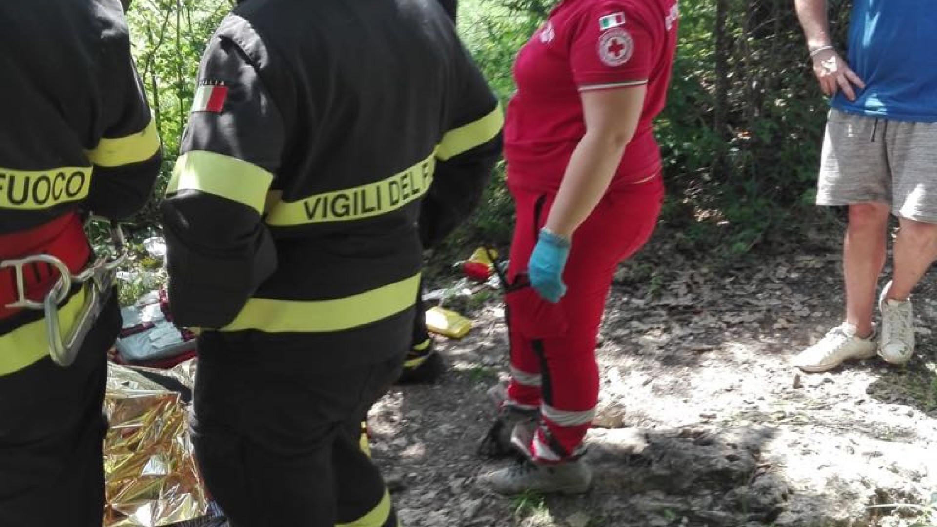 Ennesimo fungaiolo in difficoltà: 61enne salvato in un dirupo