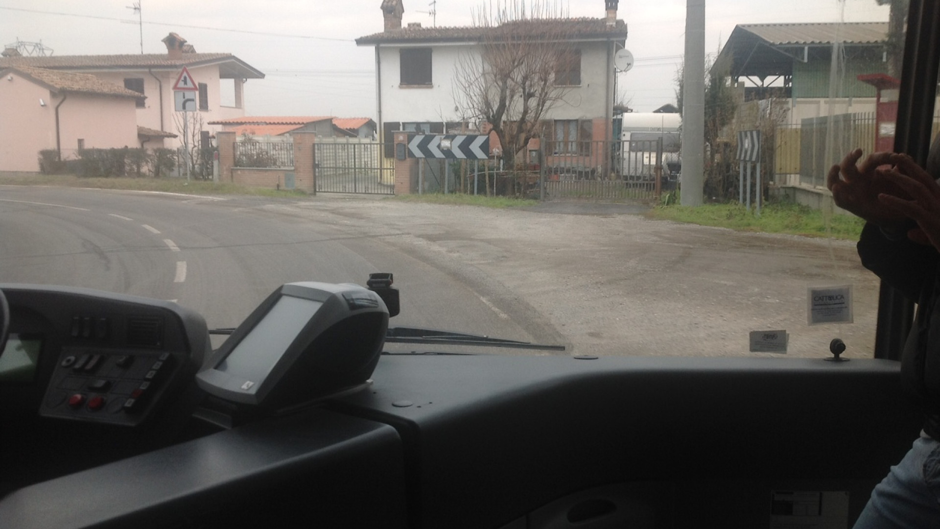 Bus scolastico a Crocione, la protesta: “Spreco di tempo e di soldi”