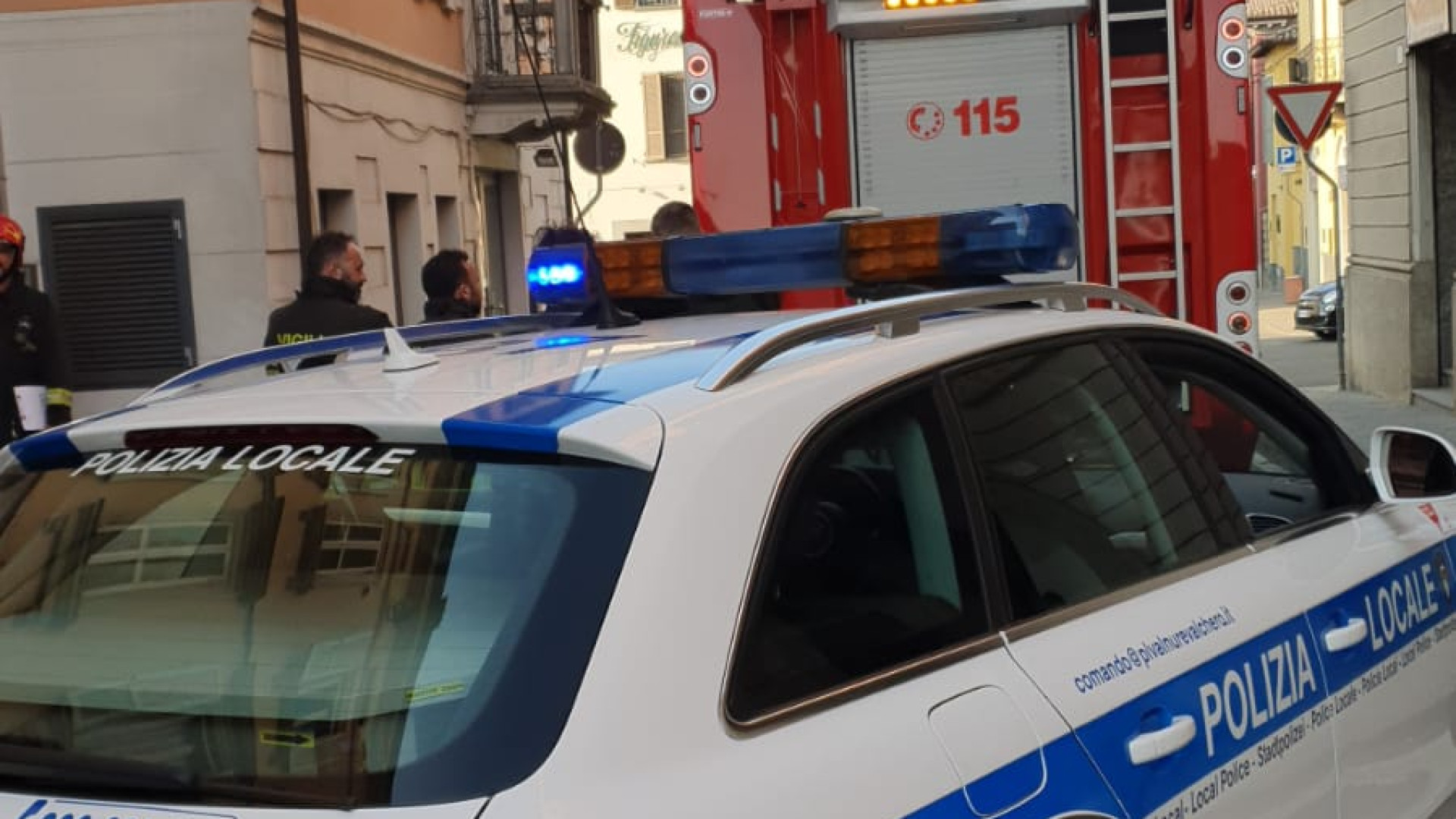 Carpaneto: fuga di gas da una tubatura in strada. Via chiusa per la riparazione
