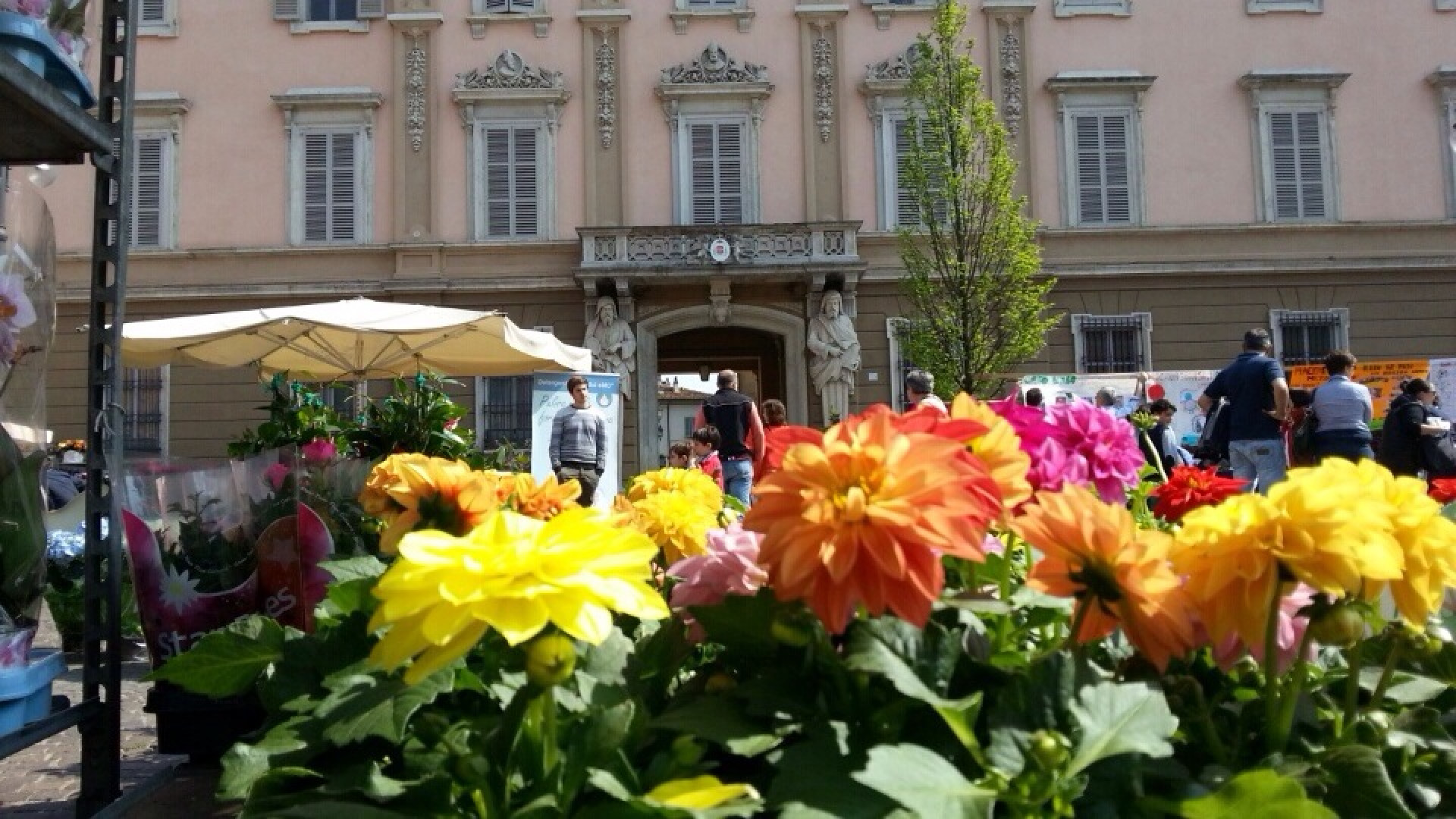 Sabato e domenica "primavera" in centro: attenzione alla viabilità
