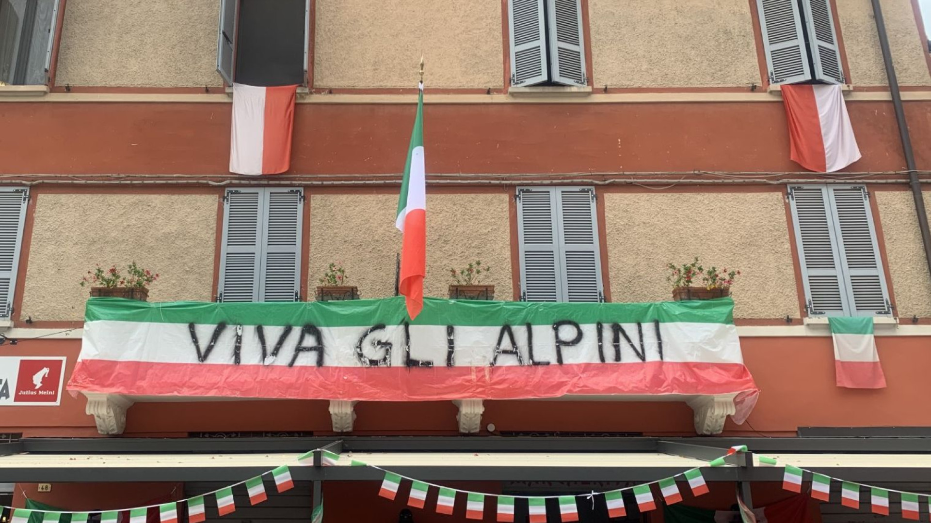 Festa granda: Ziano accoglie gli alpini, ricordati i fratelli Daturi. Domani la sfilata