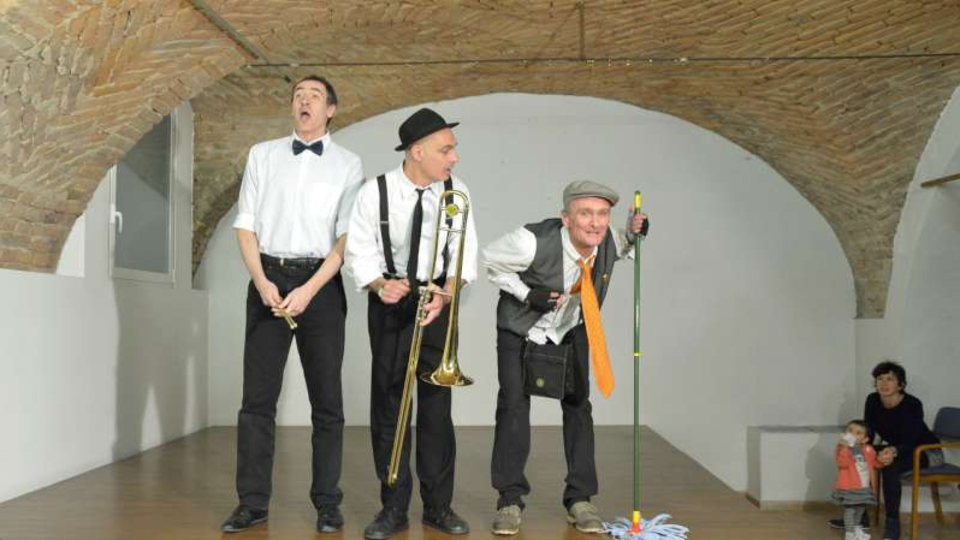 Sfilata al Maruffi: in passerella gli abiti vintage con l'Officina Manicomics